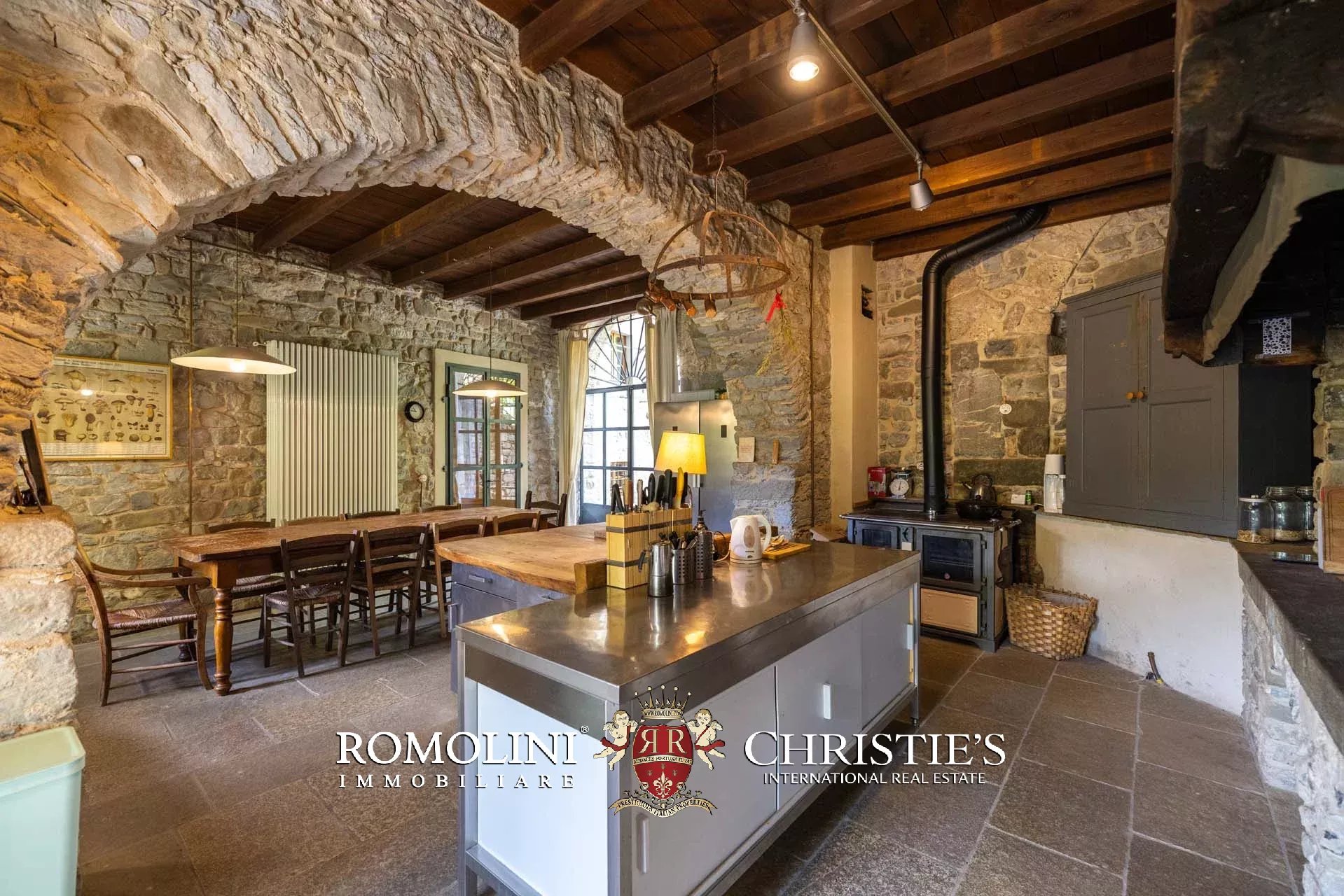 10 Bedroom Villa/Townhouse's Image 23