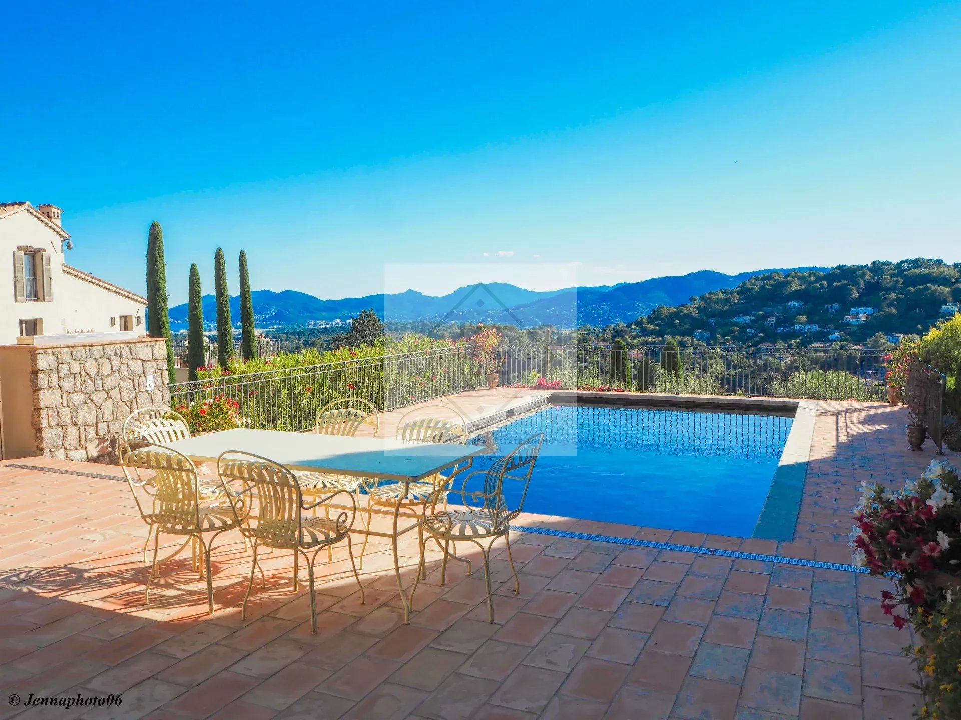 Villa  Provençale Rénovée au centre Mougins — photo 32