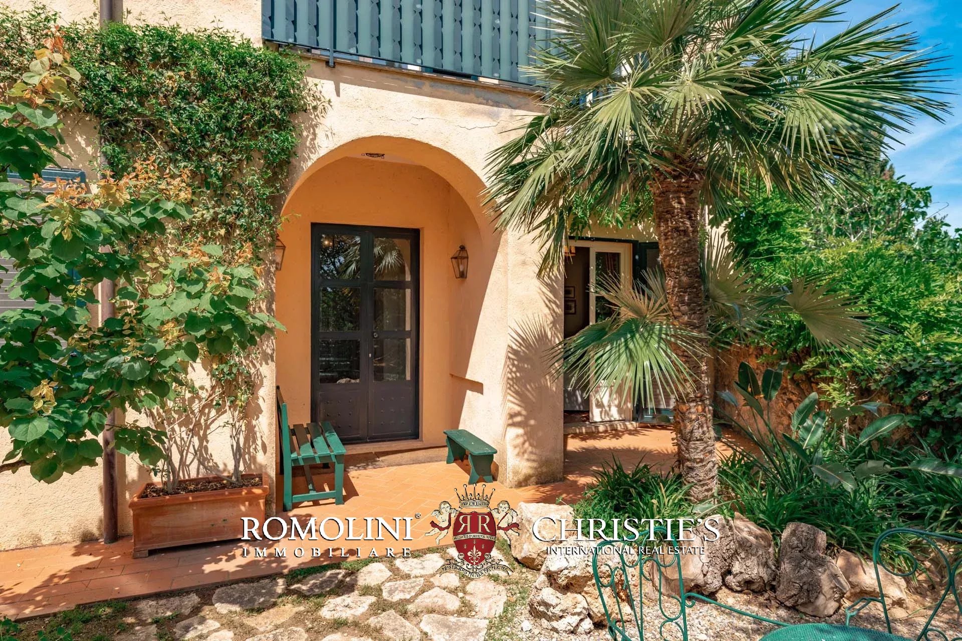 11 Bedroom Villa/Townhouse's Image 37
