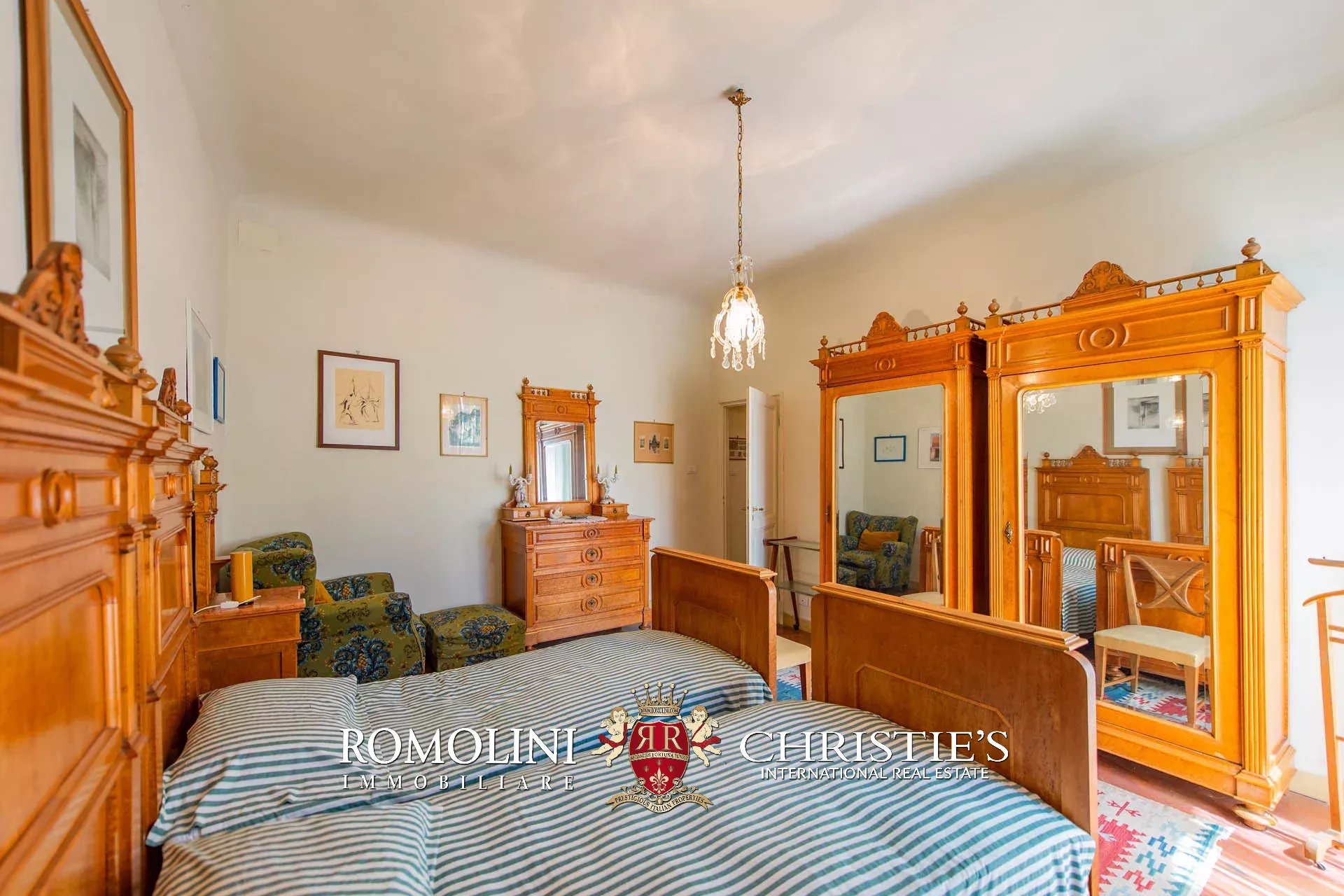16 Bedroom Vineyard's Image 72