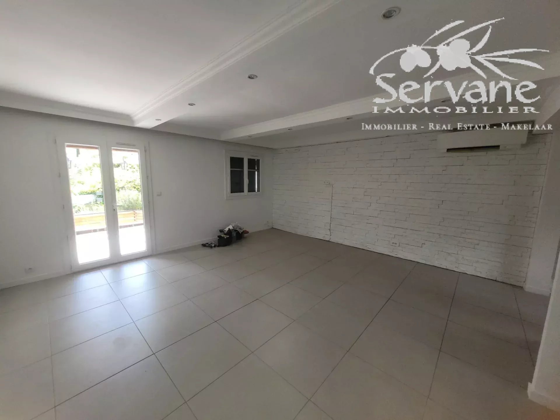 Charming 2-Bedroom Villa with Modern Amenities in Fréjus