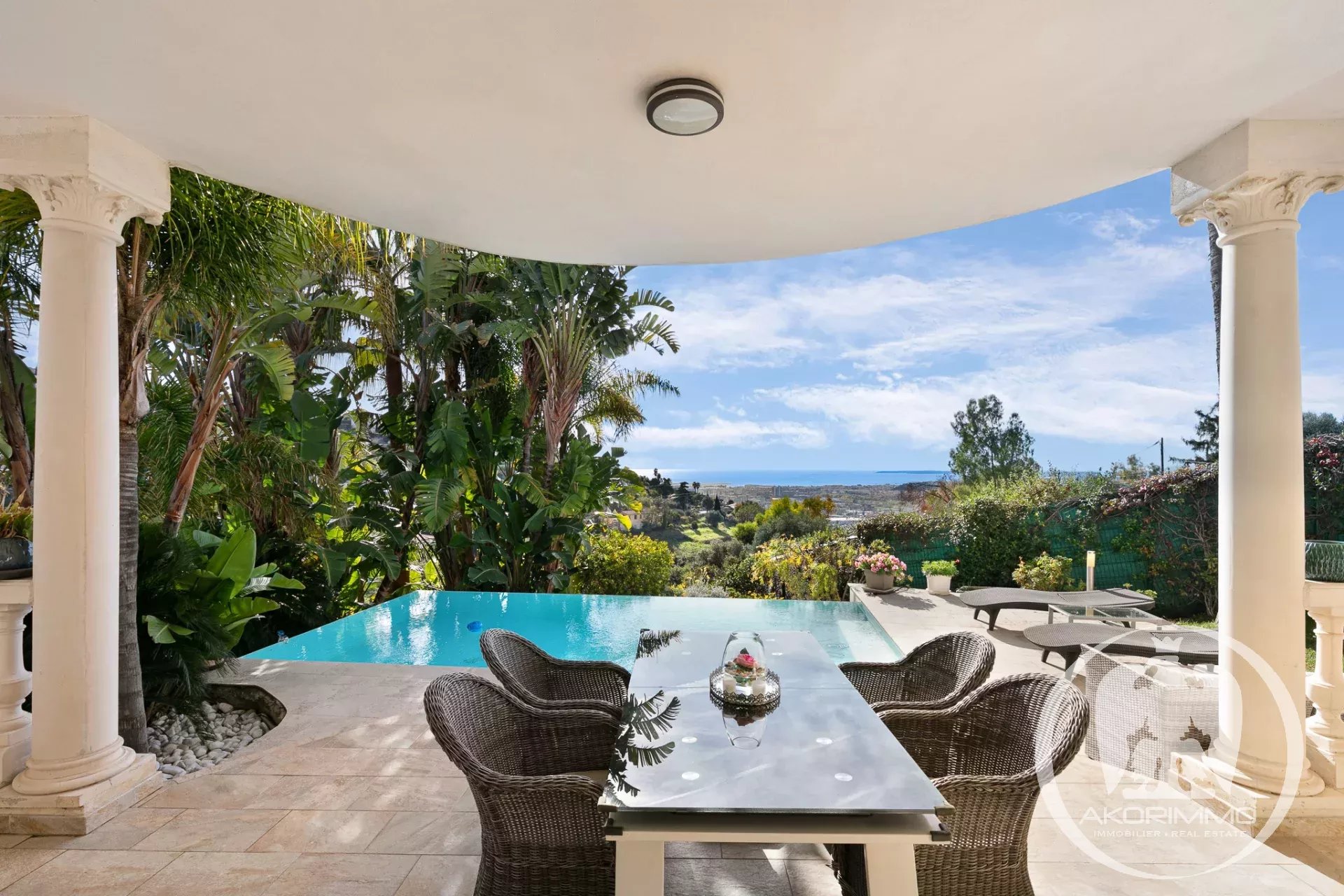 Huis  - 6 kamers  - 303.0 m2 -  2.995.000 € - Te koop