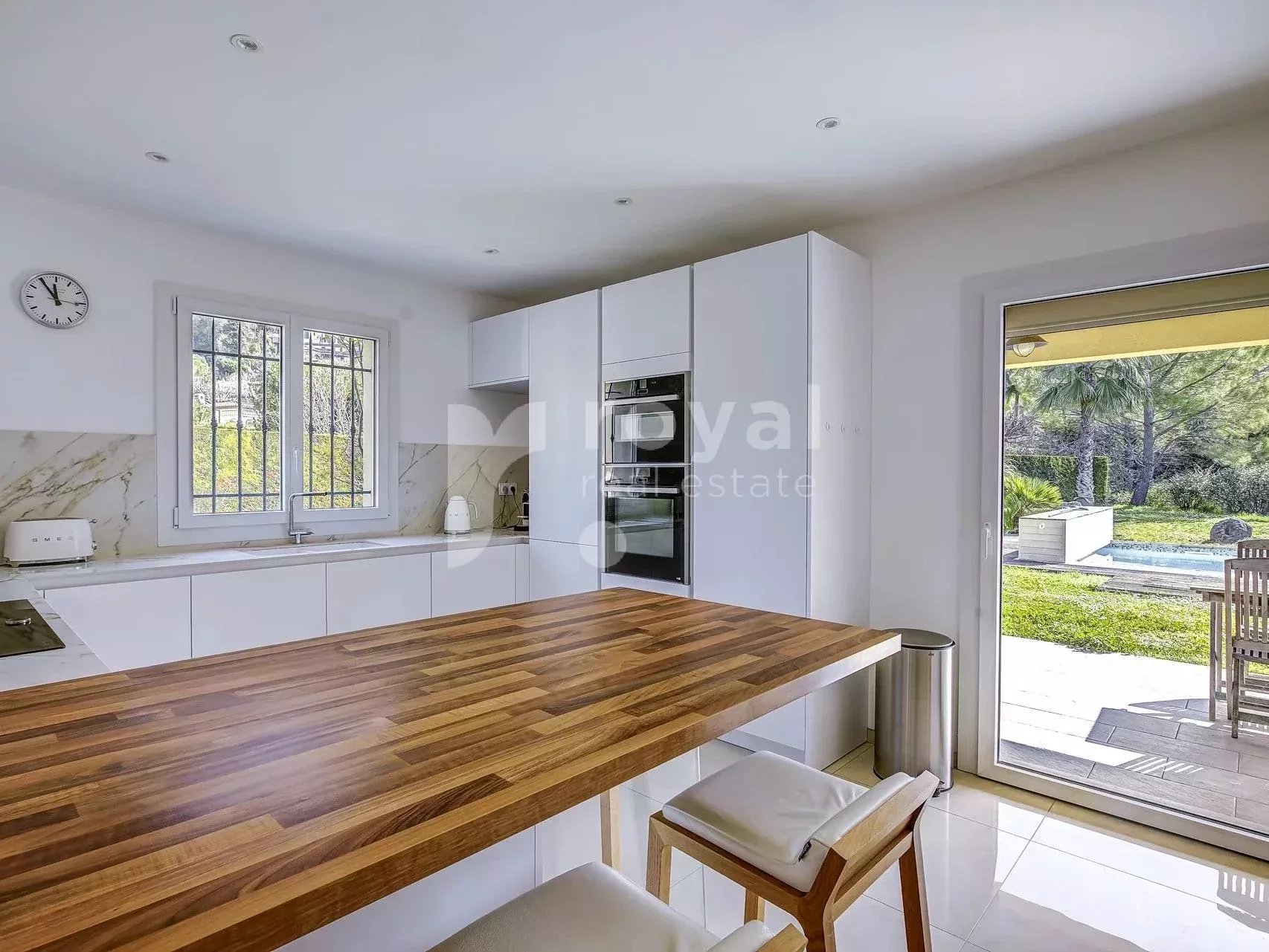 Villa avec jardin et piscine — photo 15
