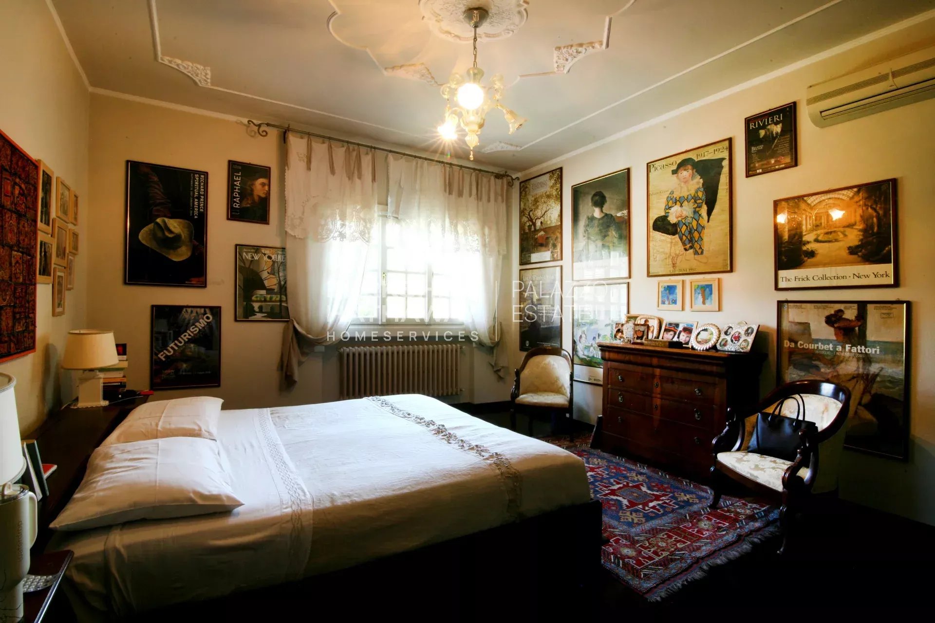 Magnificent detached villa with a large garden, minutes from the sea and Pietrasanta