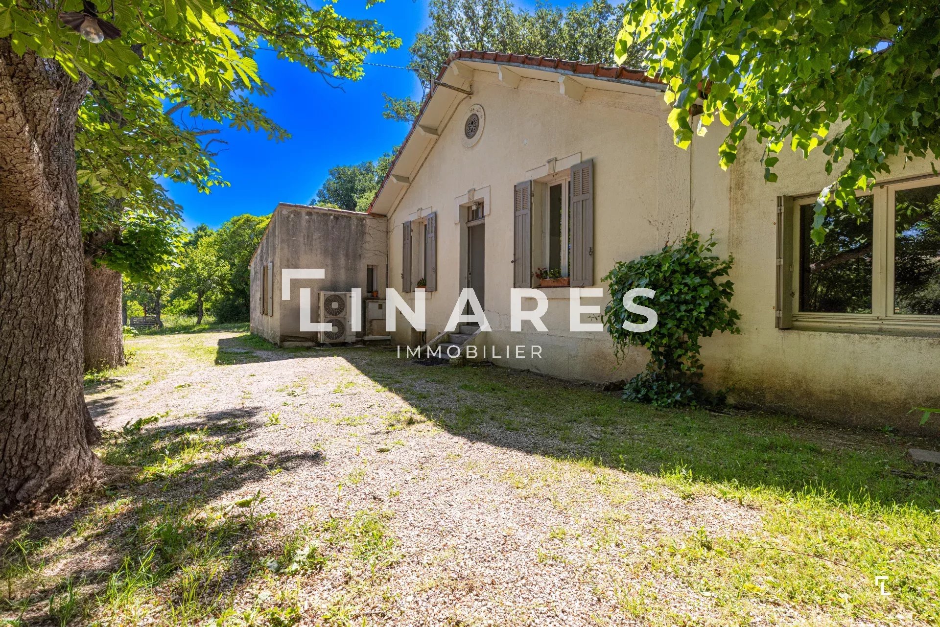 CHARMANTE AIXOISE - Maison T5 de 117m2 + Dépendance + Terrain 2700m2 - 13080 AIX EN PROVENCE