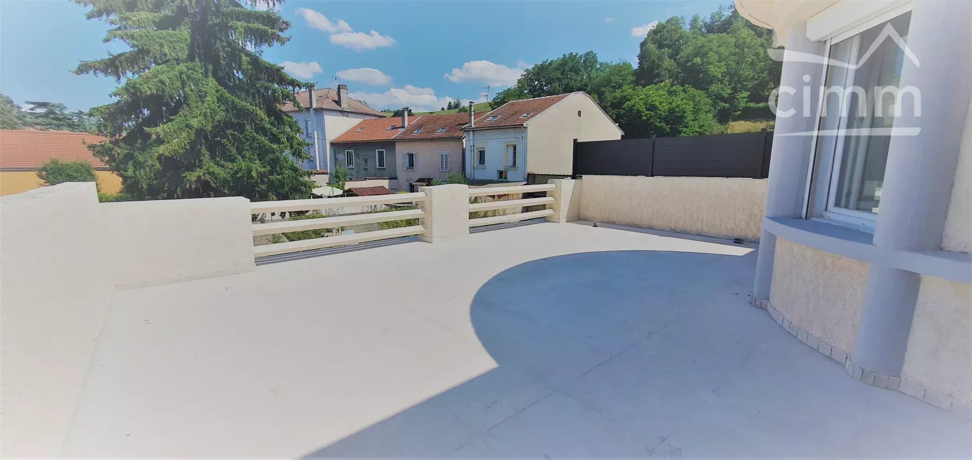 Appartement rénové avec terrasse 51 m² – Loué 950 € HC