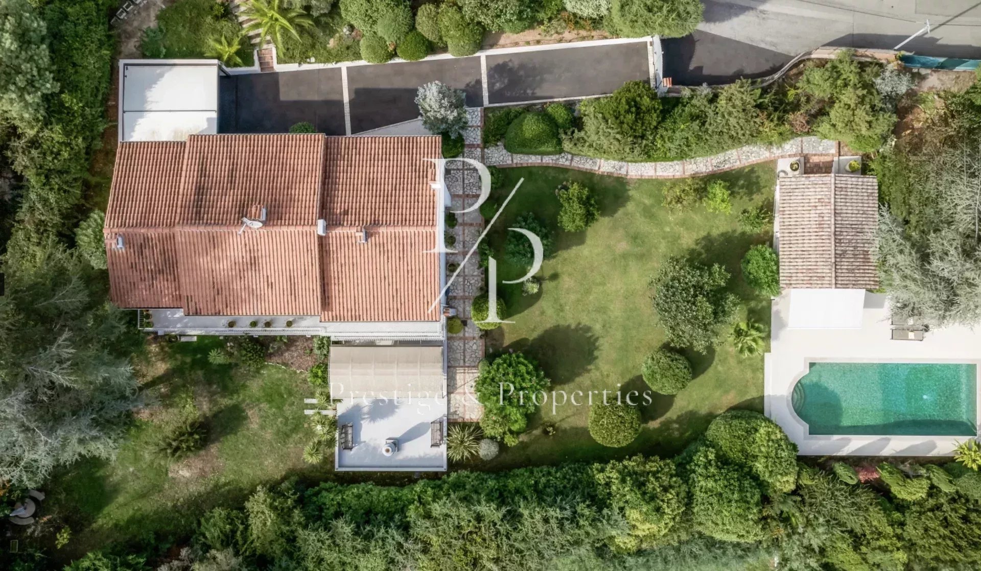 A vendre - Charmante villa provençal rénovée - Vue mer - A pied des commerces - La roquette sur siagne