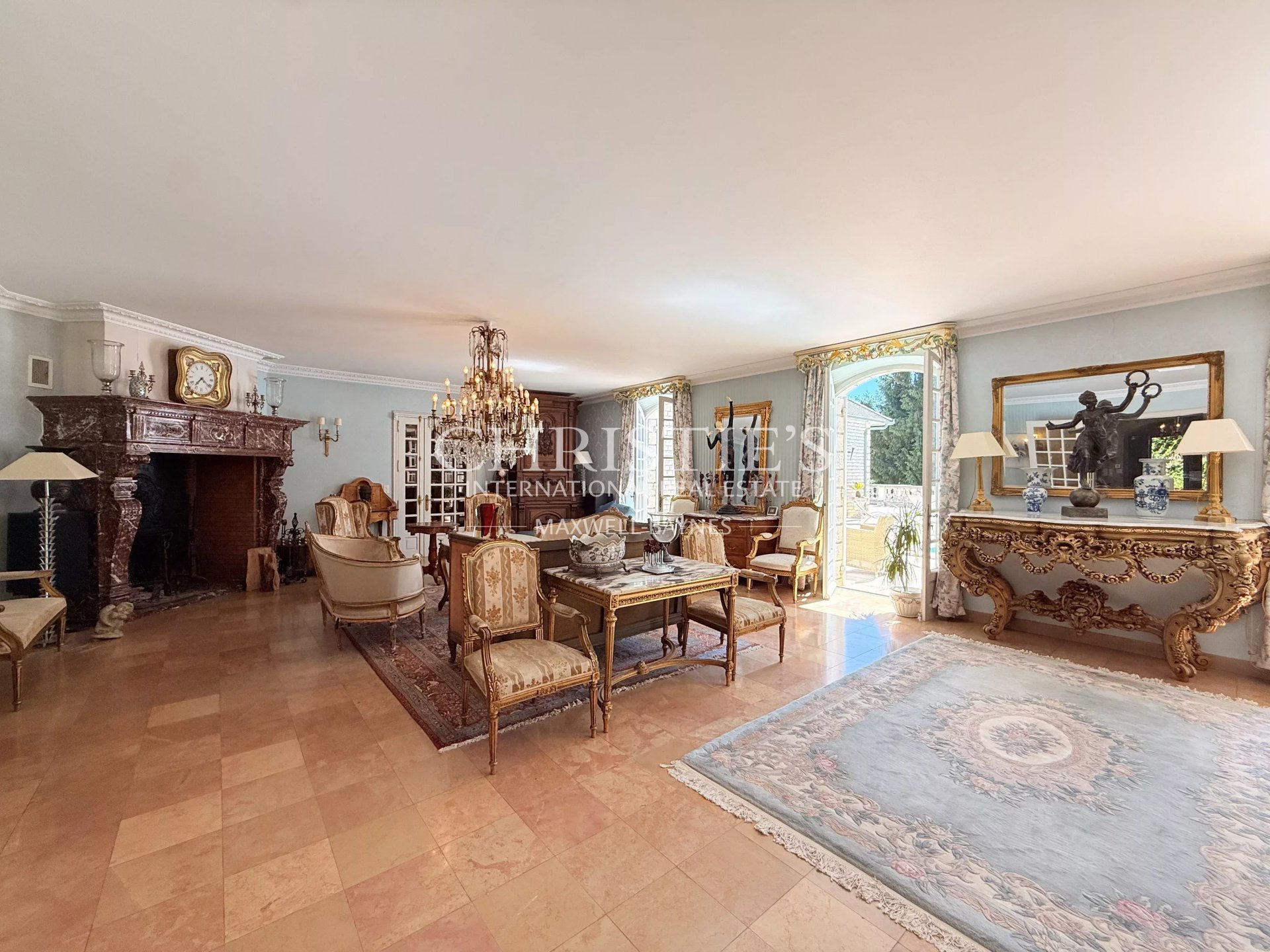 11 Bedroom Villa/Townhouse's Image 9