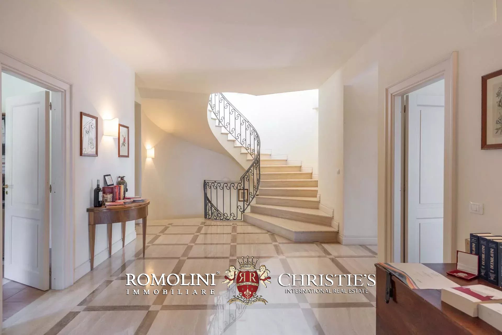 7 Bedroom Villa/Townhouse's Image 76