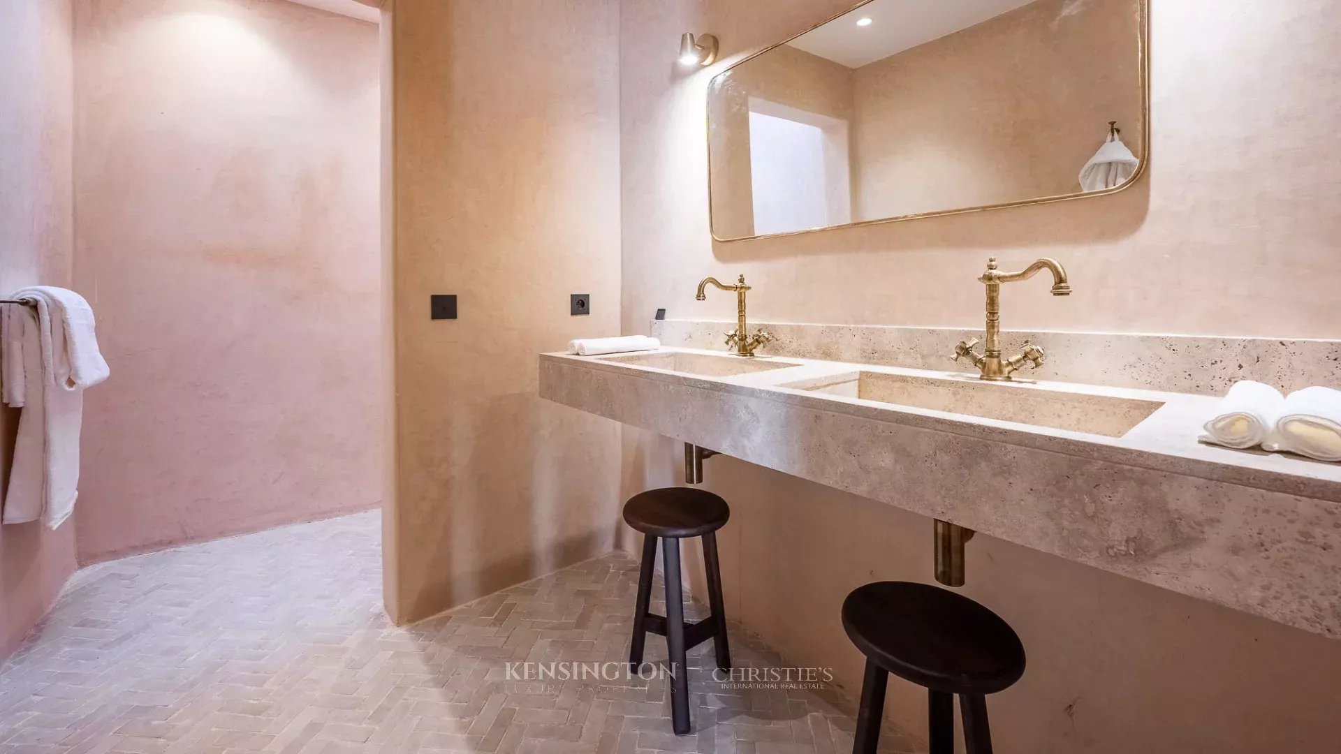 10 Bedroom Villa/Townhouse's Image 30