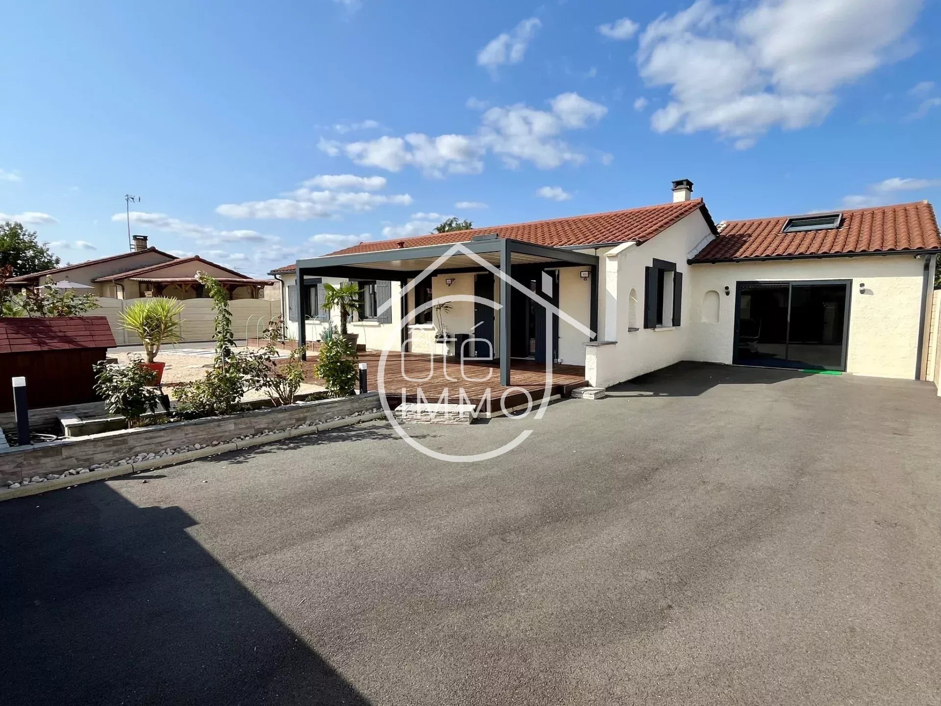 BERGERAC : Charmante maison de plain-pied 4 pièces de 159m² avec jardin