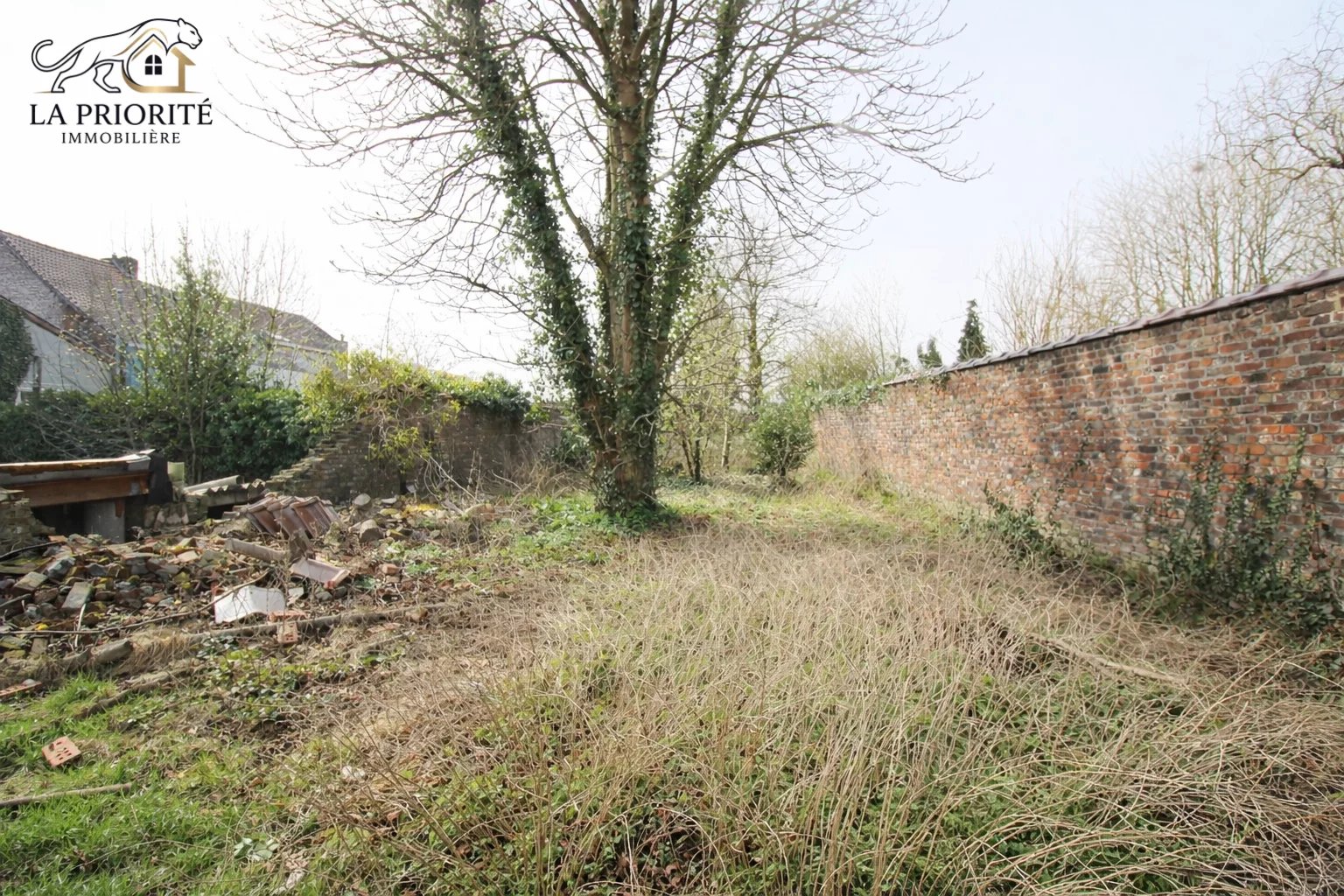 Maison de commerce à rénover – Fort potentiel – Centre de Gosselies