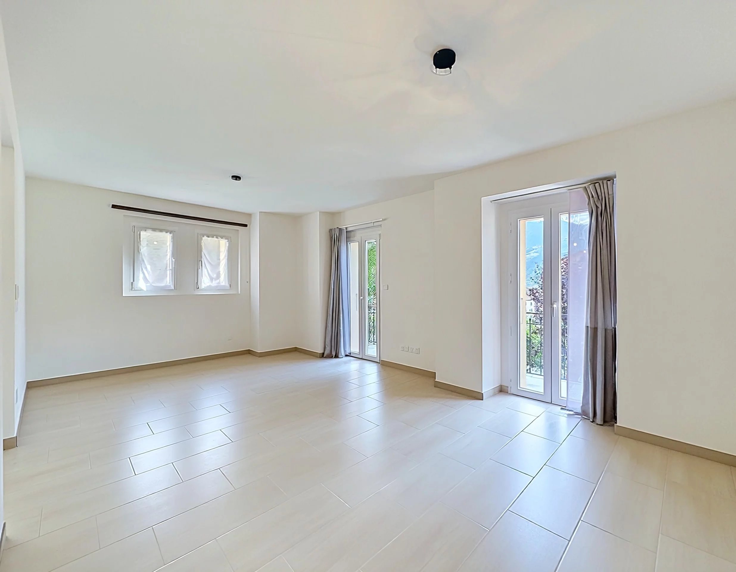 Exclusivité - Splendide maison de village rénovée, jardin et piscine