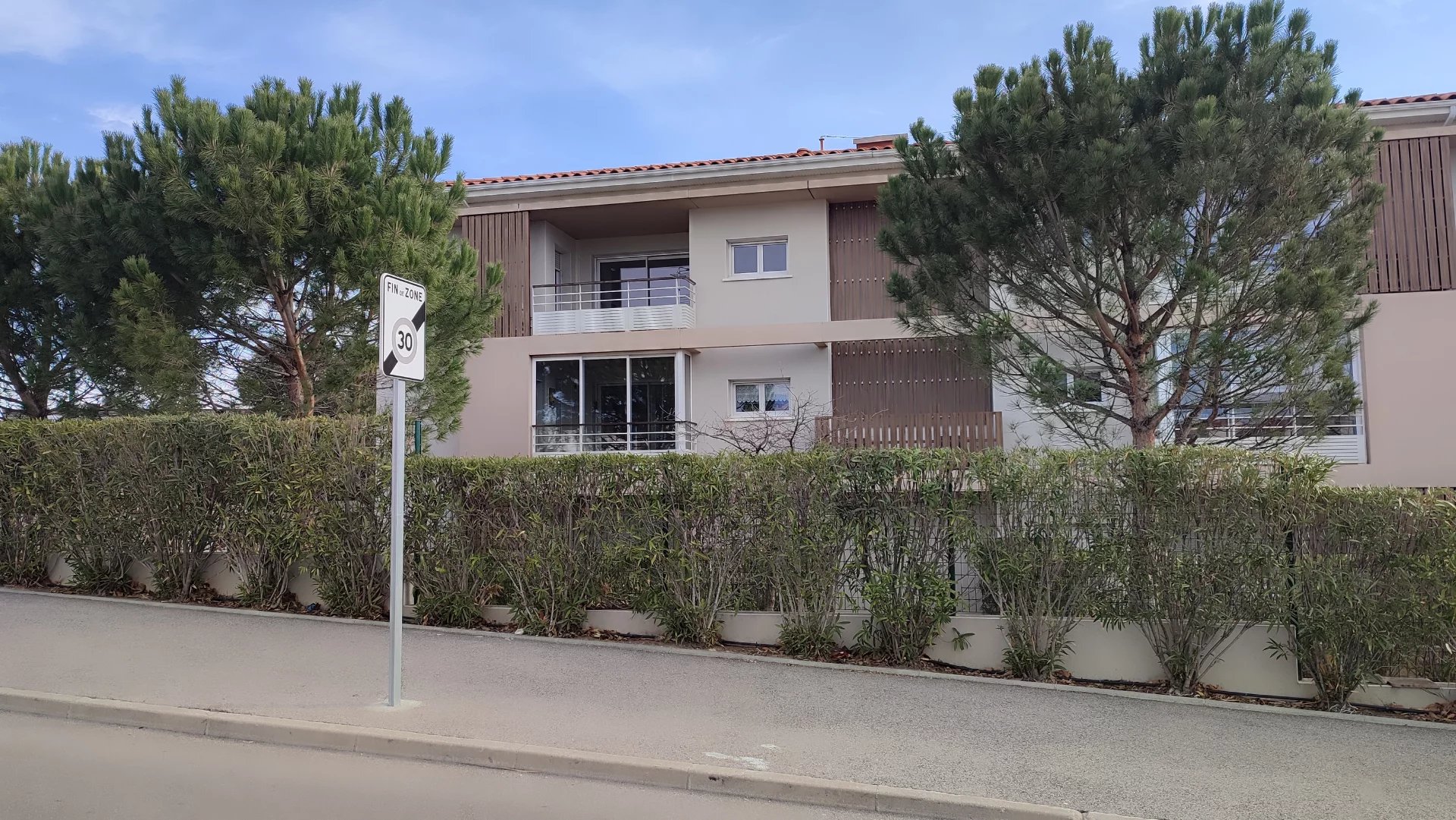 Très beau T3 avec terrasse et garage - Belles prestations.