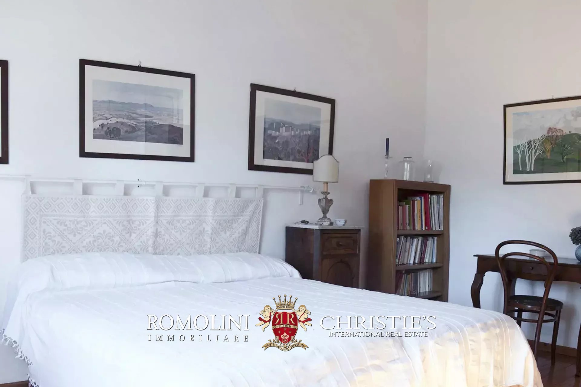 18 Bedroom Vineyard's Image 84