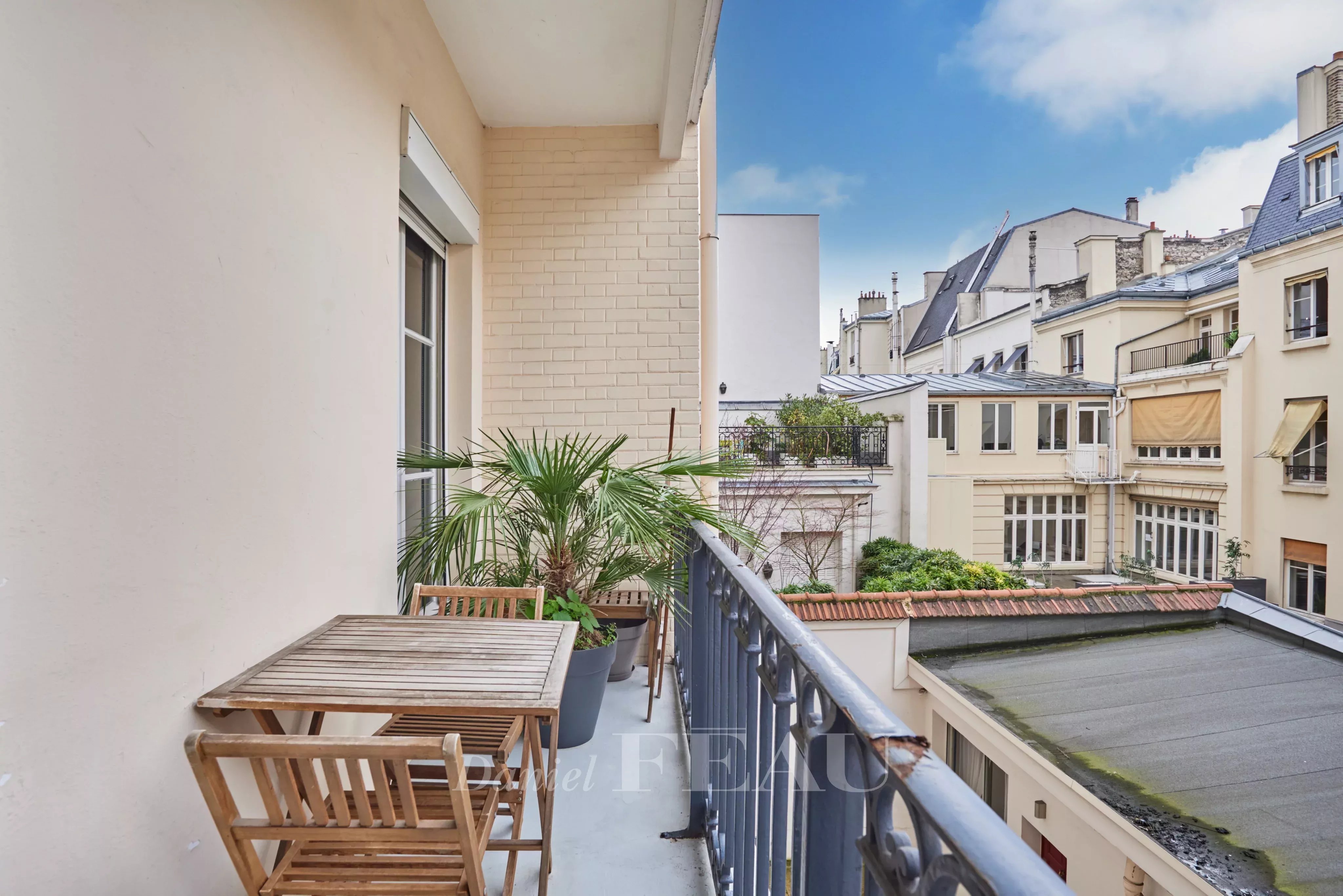 Sale Apartment Paris 17th