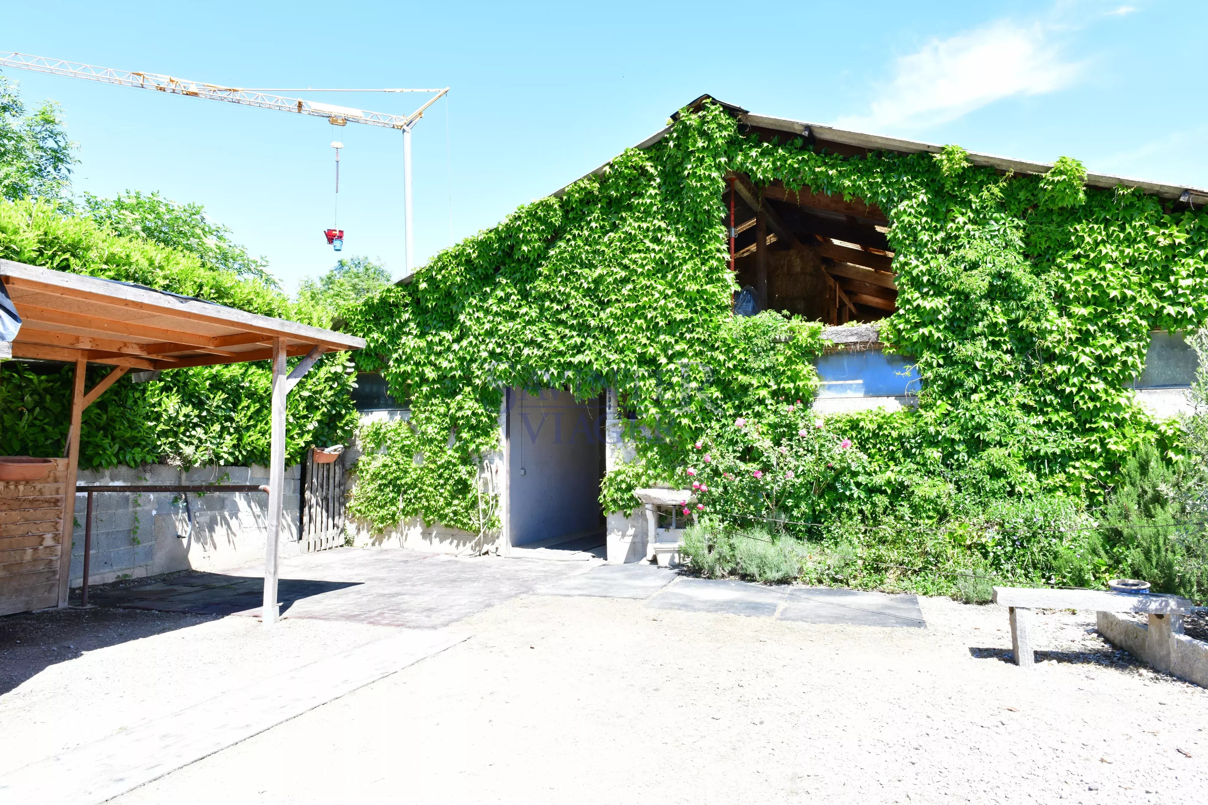 Demeure atypique avec installations équestres – Terrain de 16 832 m²