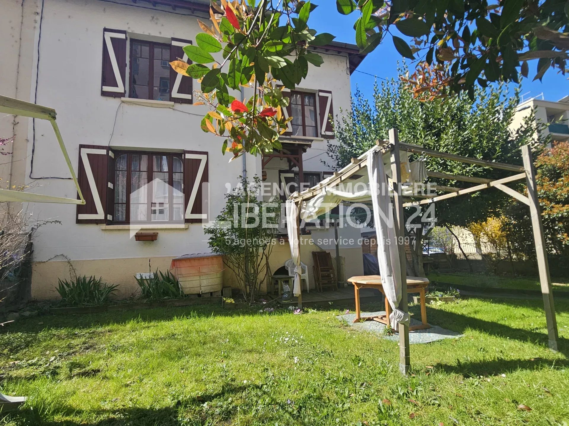 Maison mitoyenne 92m² avec jardin et sous-sol