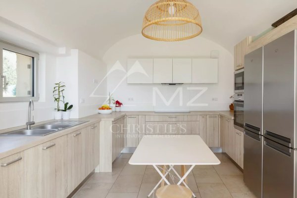 Elegant Bastide with panoramic view — photo 4