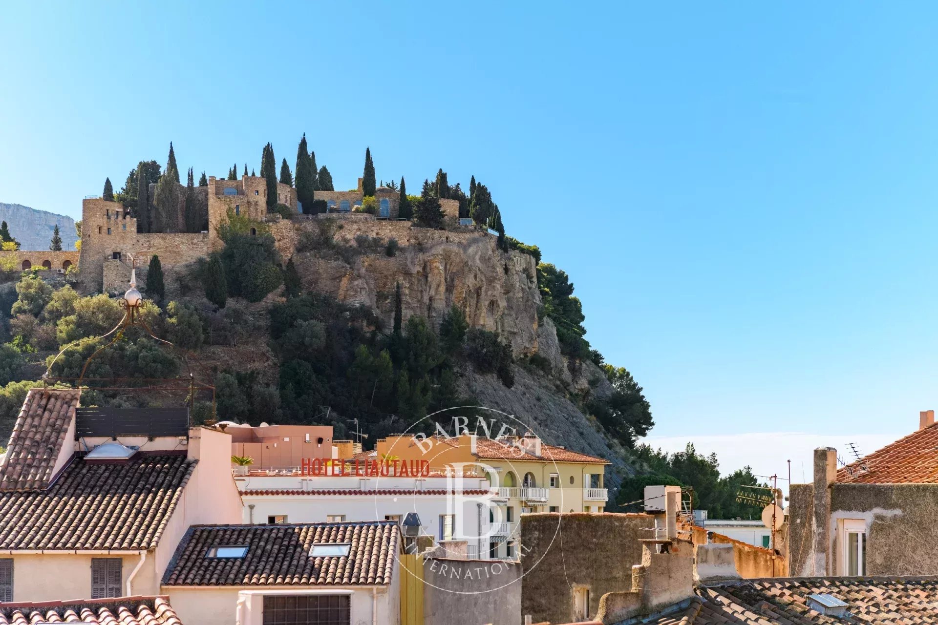 Immeuble Cassis - picture 1