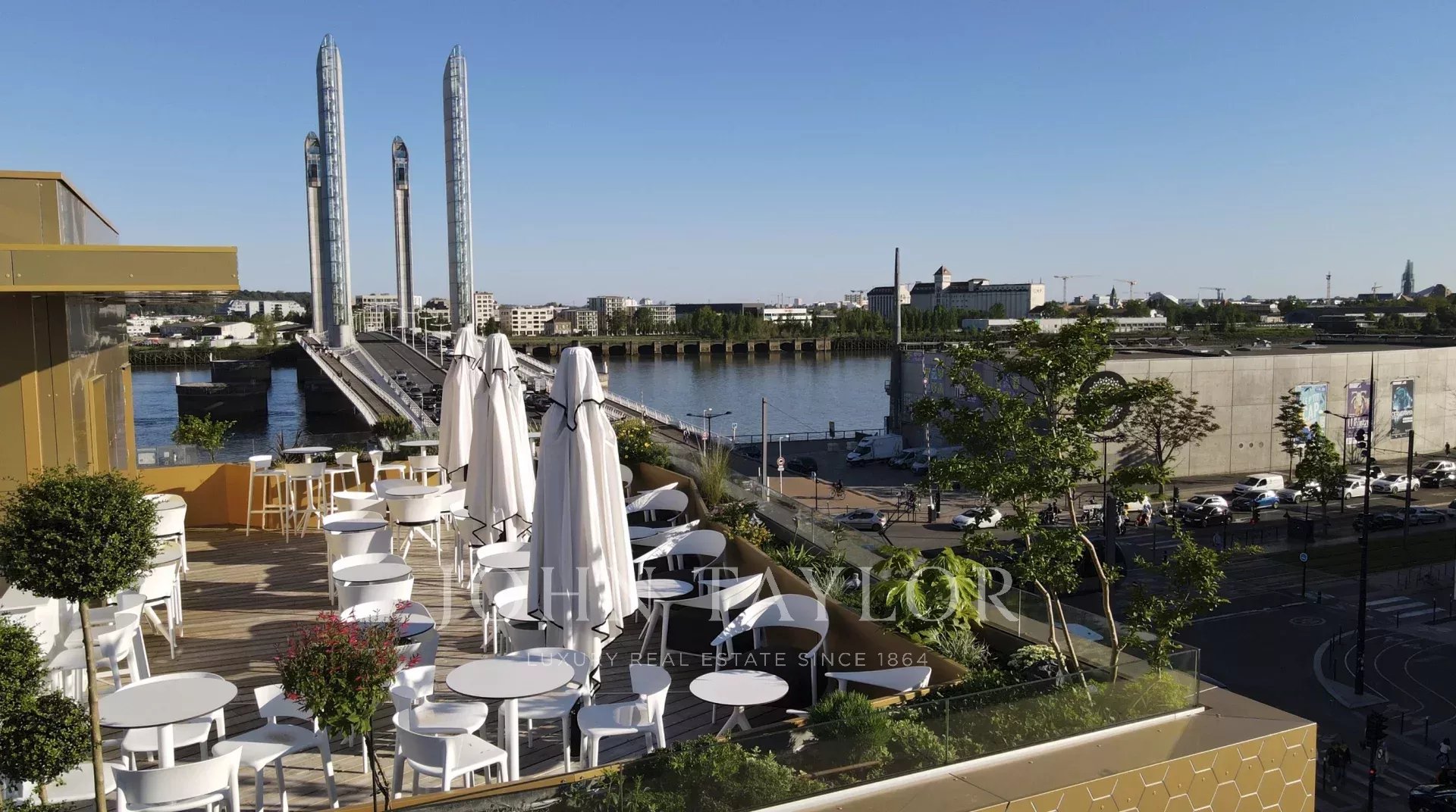 BASSINS À FLOT - ENSEMBLE COMMERCIAL - JOHN TAYLOR