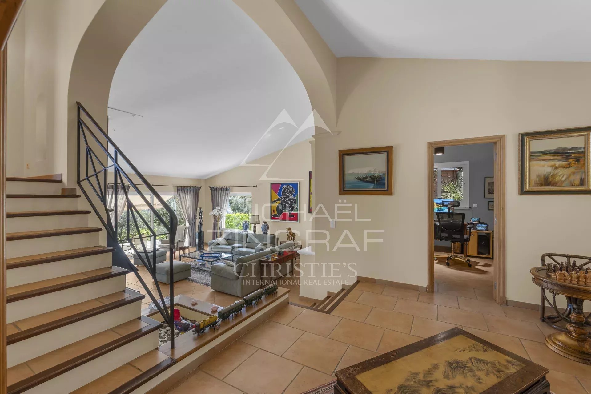 5 Bedroom Villa/Townhouse's Image 6