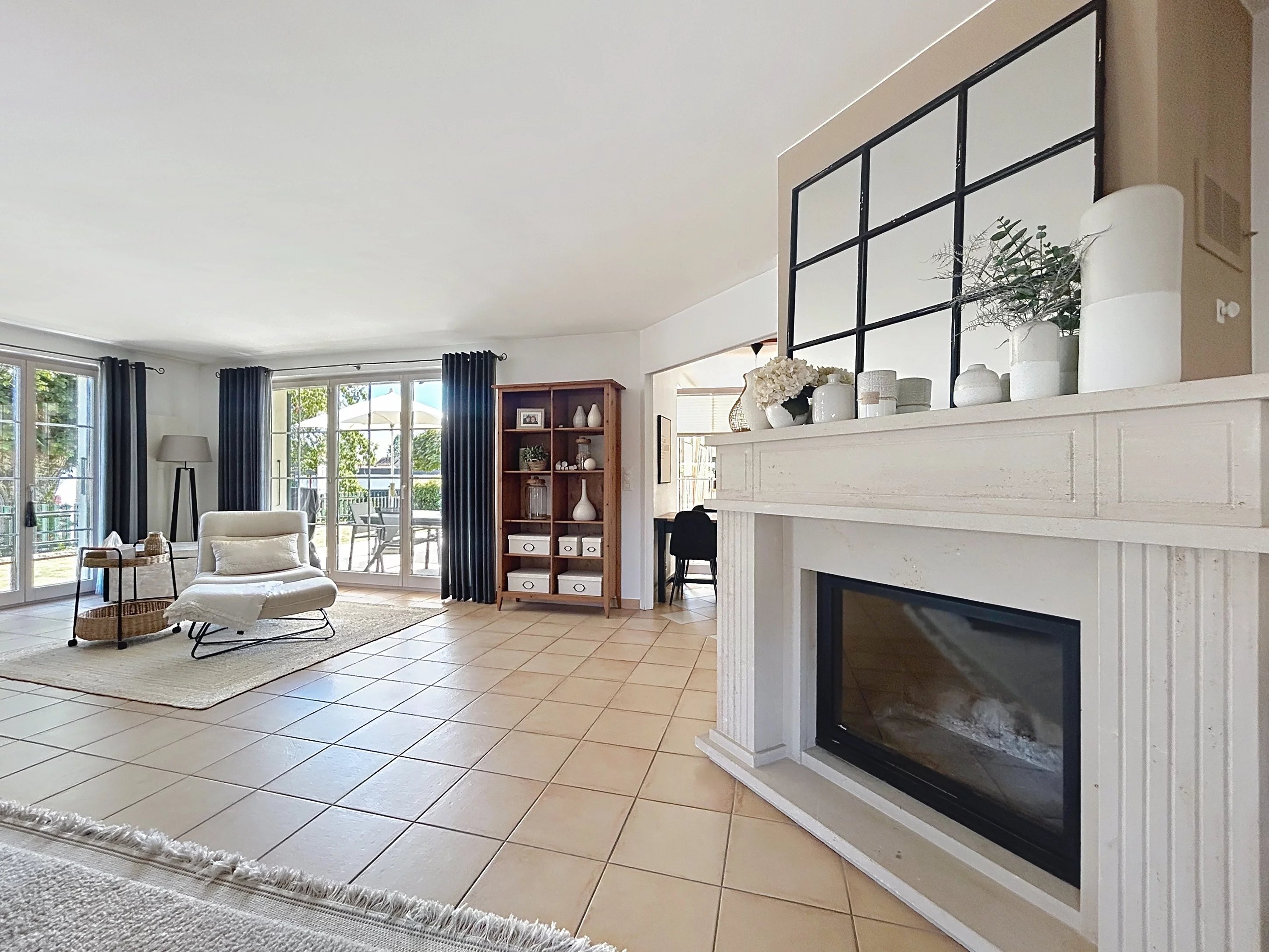 Spacieuse villa familiale de caractère avec vaste jardin (Laténa)