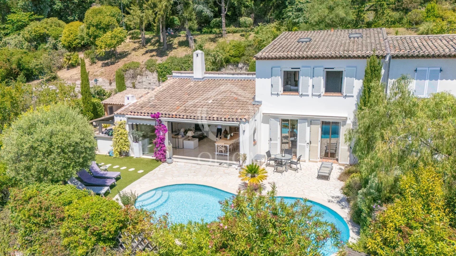 Villa - Estate in the hills above Vaugrenier