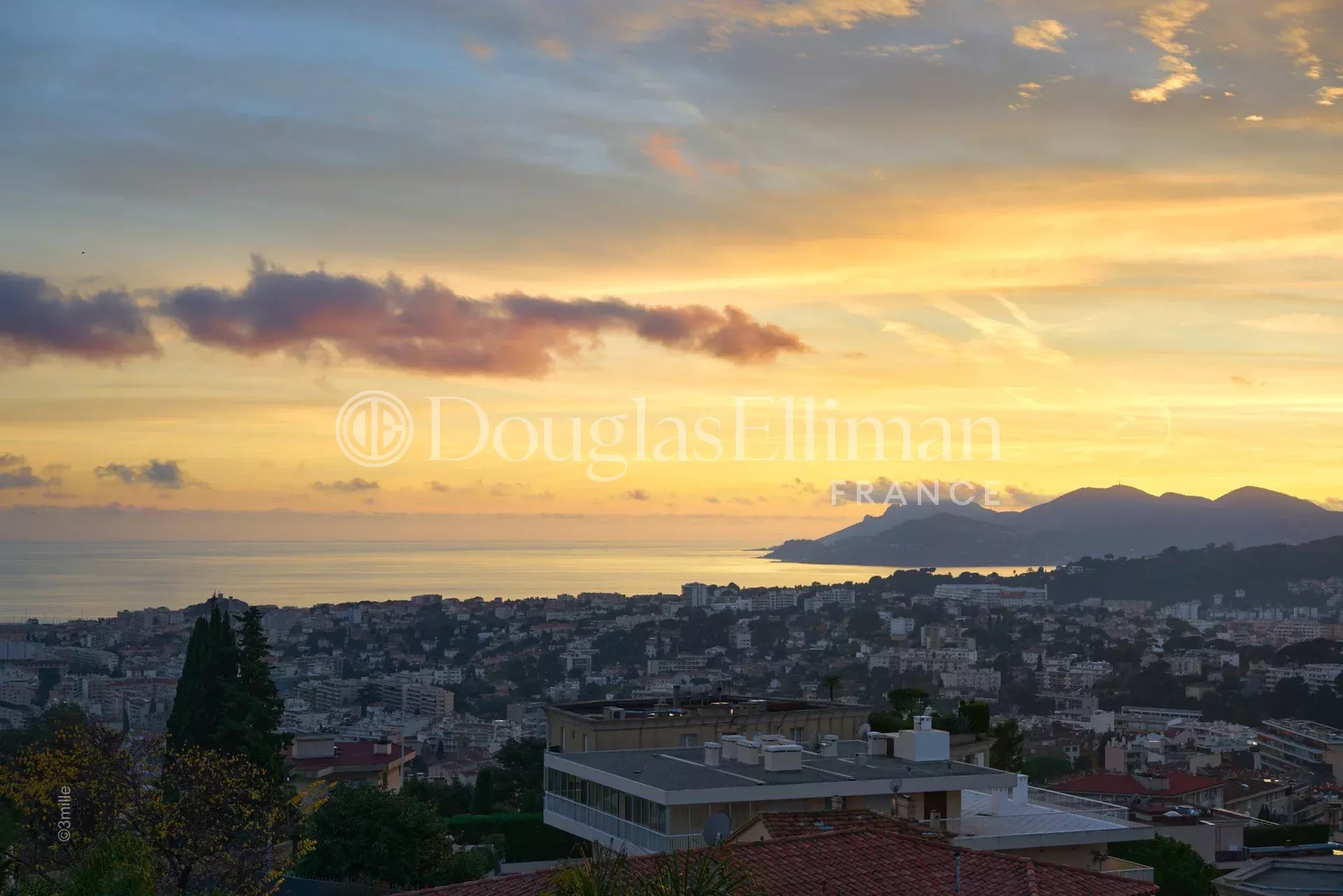 CANNES / LE CANNET – Villa moderne avec vue mer panoramique imprenable - Image nᵒ3