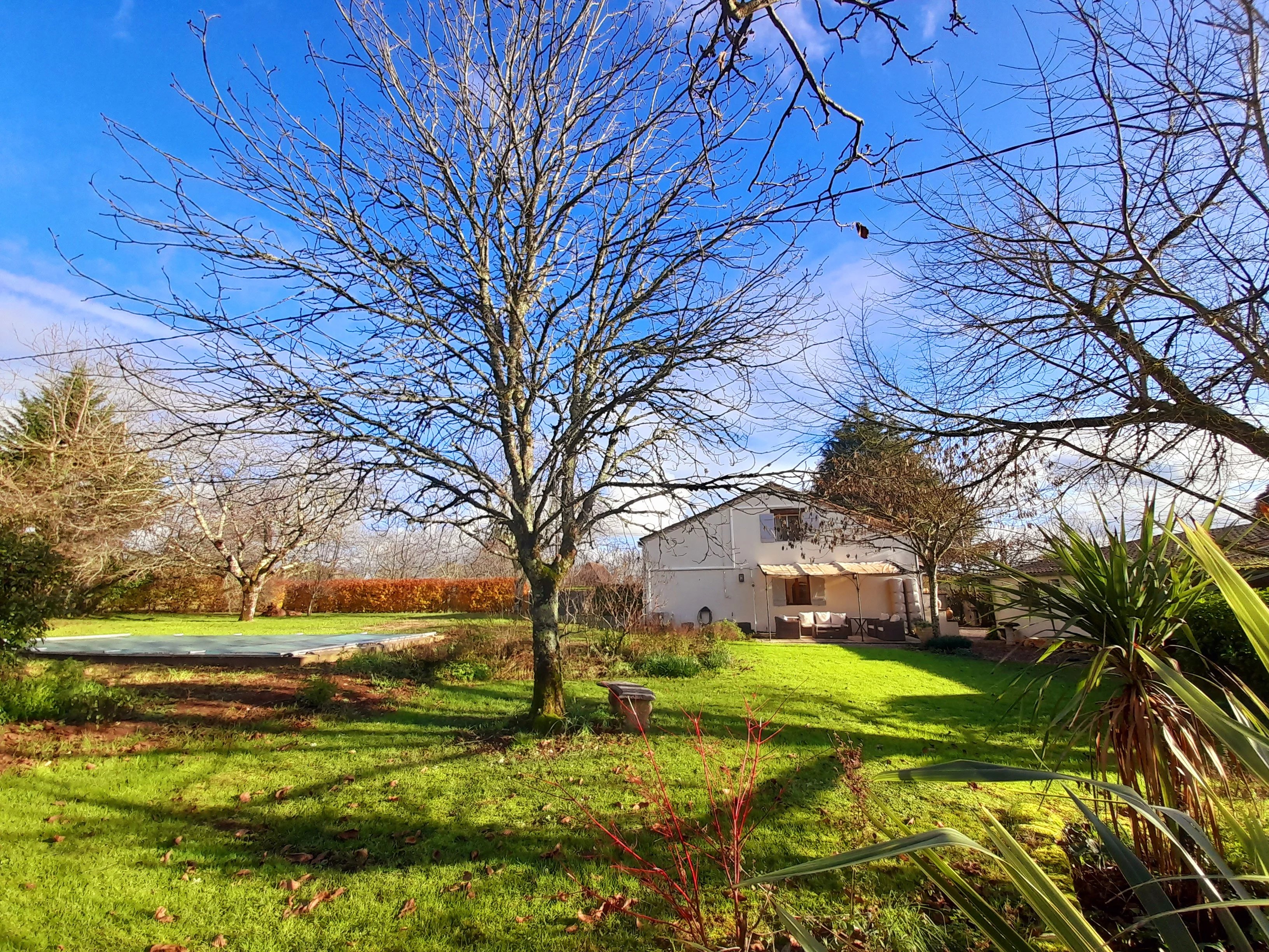 House in Issigeac - Image 2