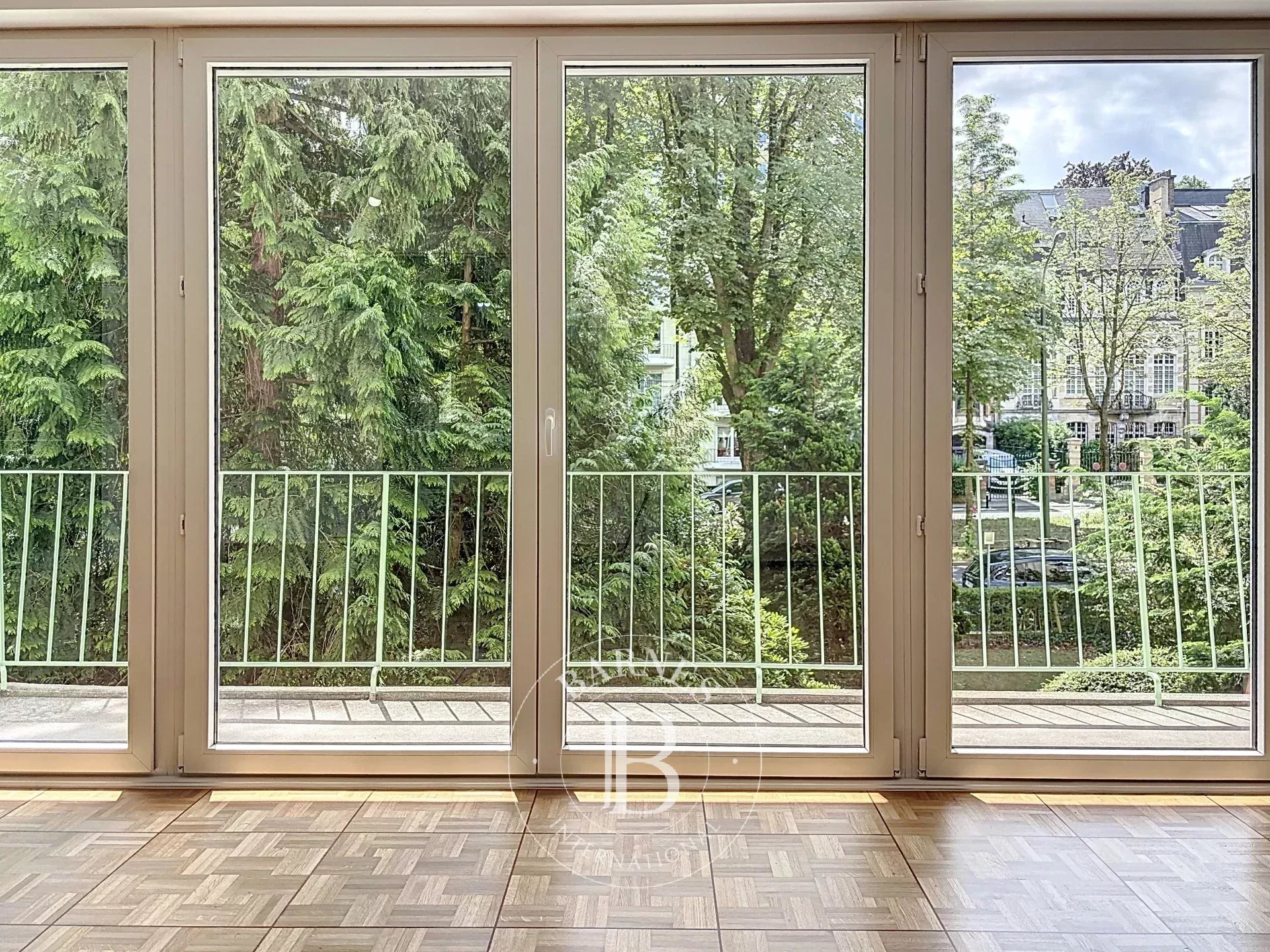 Uccle Churchill - Appt 3 ch, 2 sdb, terrasses, garage