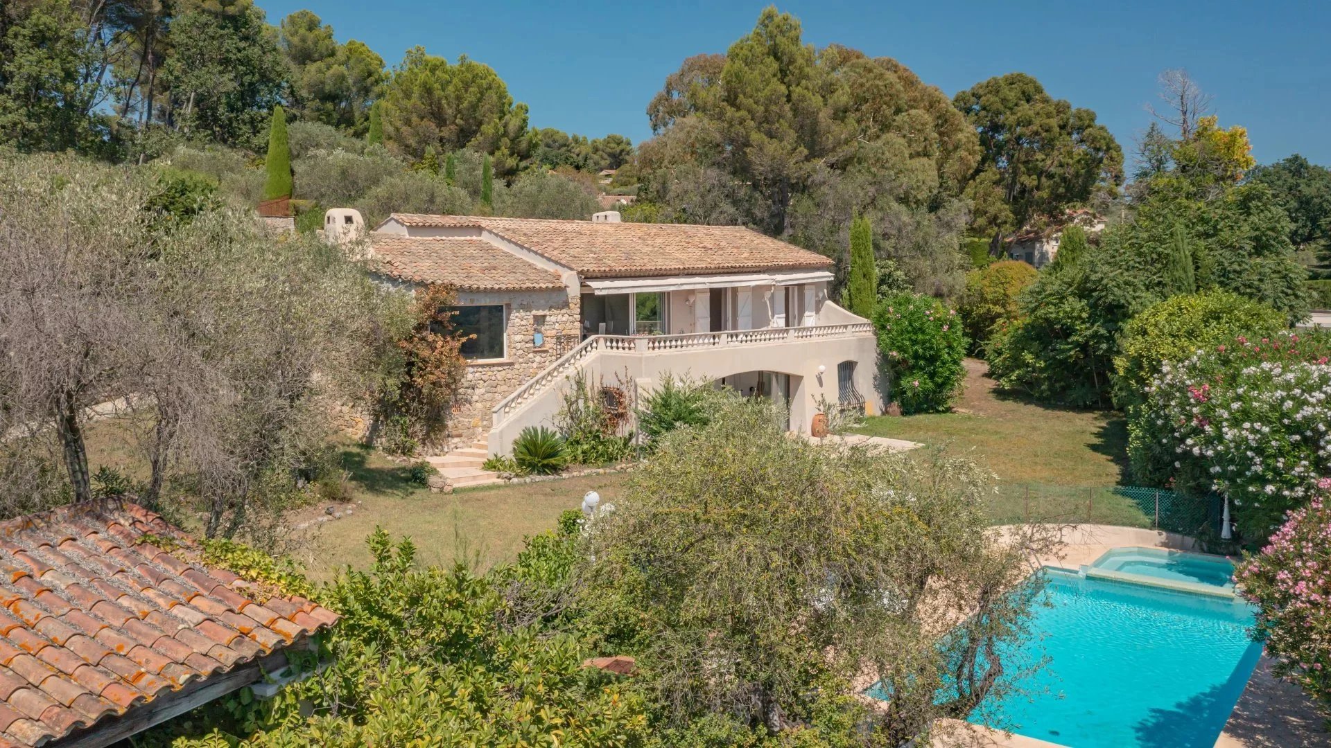 Vue Panoramique Village – Propriété De Charme avec Maison D’Invités Et Tennis - Photo 2