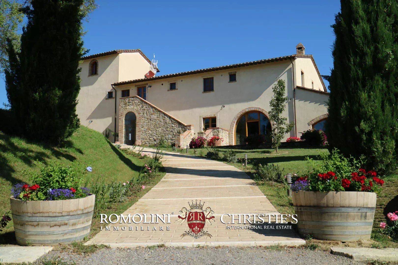 15 Bedroom Vineyard's Image 31