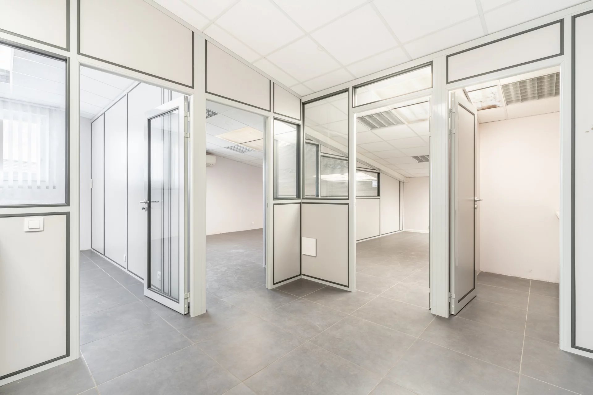Bureaux à louer – 3 pièces – 69380 Lissieu – 2 parkings  - 84 m²