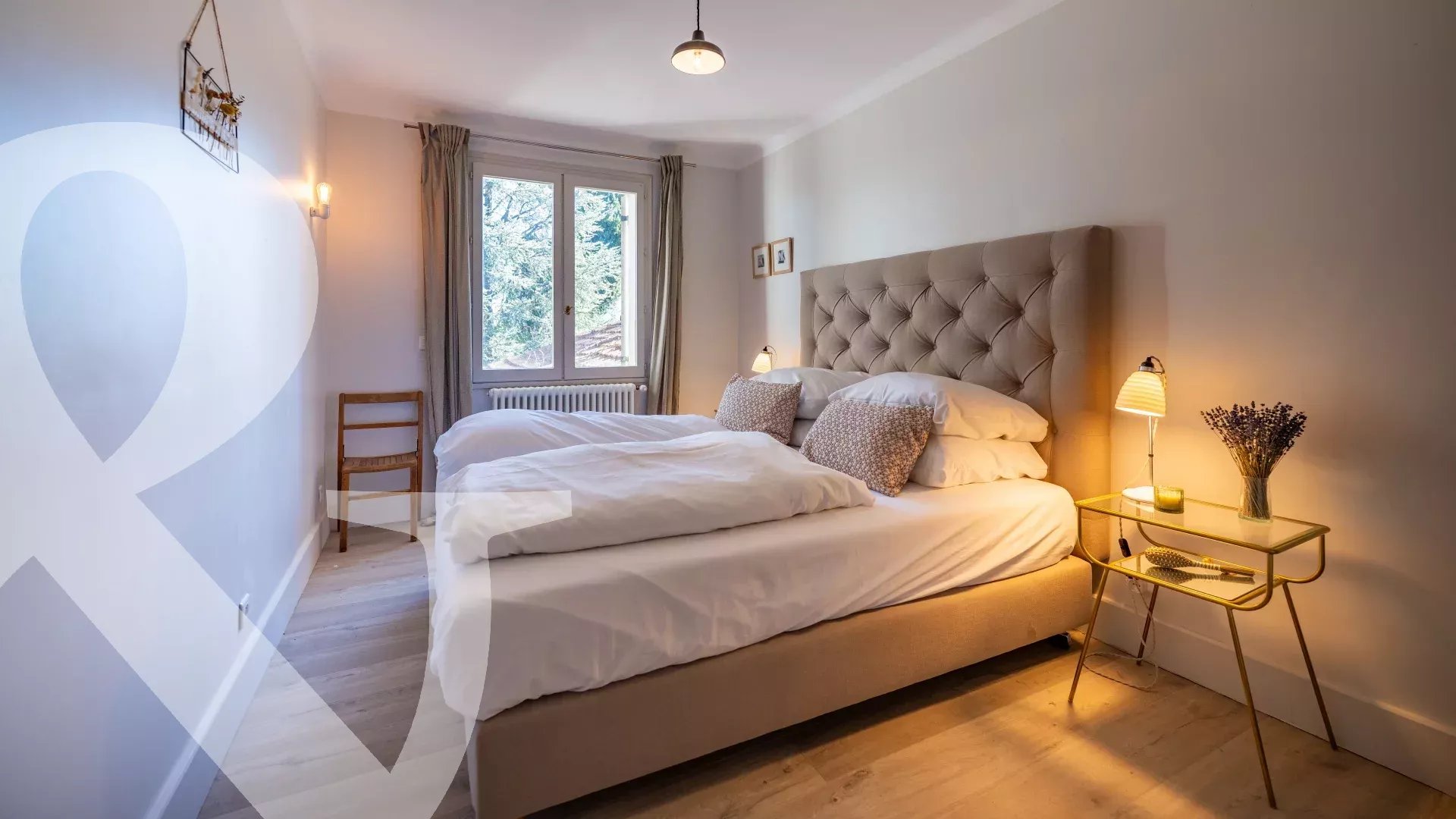 UN BIEN UNIQUE ET INCROYABLE