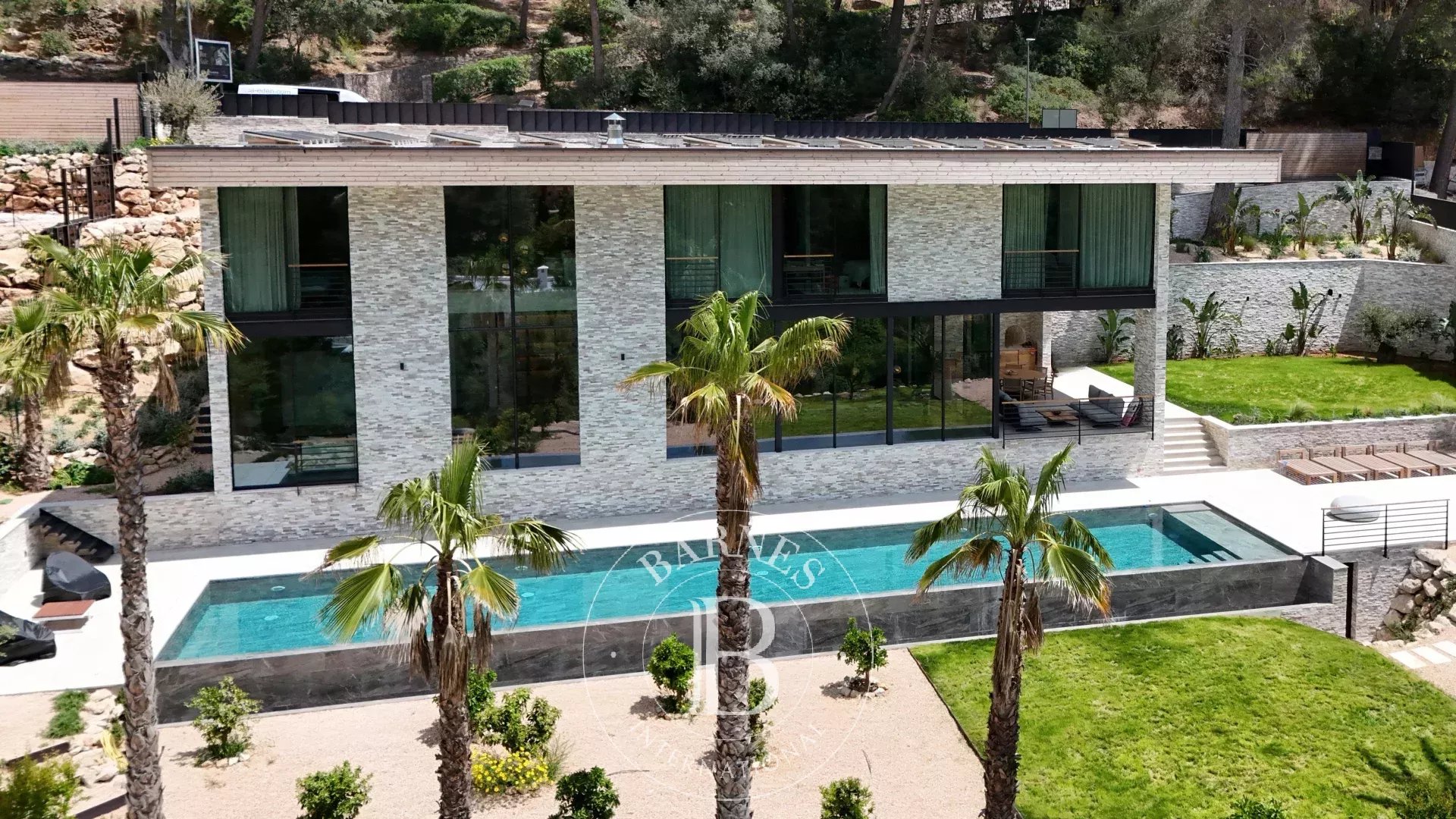 Contemporary villa in Son Vida