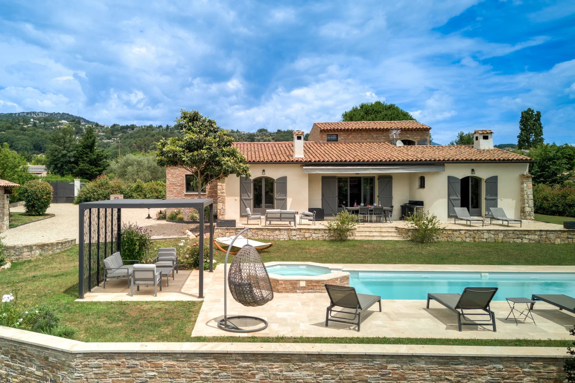 Qlistings - 4 Bedrooms - Villa - Alpes-Maritimes - For Sale - MZiOP1121 Property Image