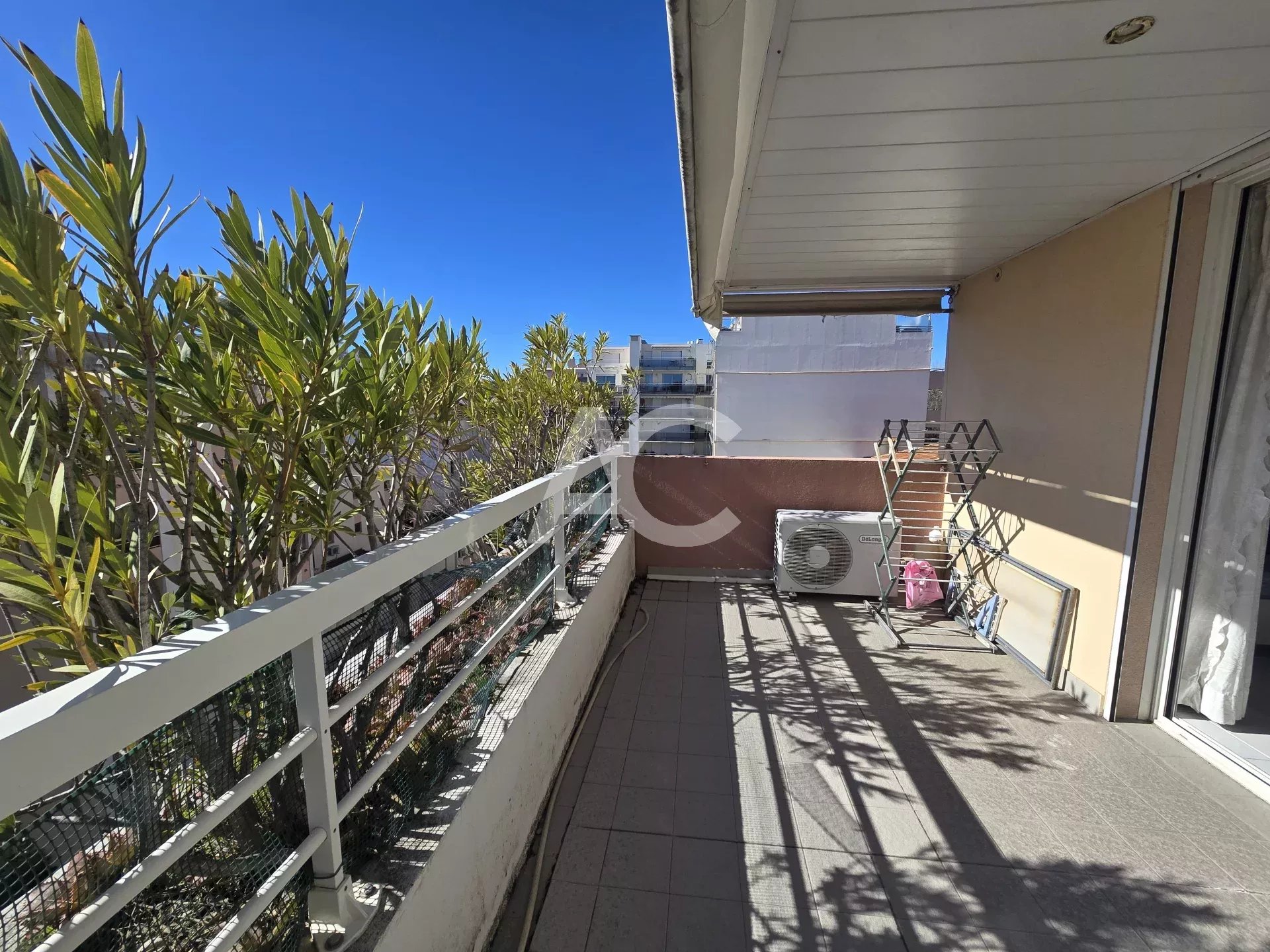 Bel appartement 2 chambres avec piscine et parking