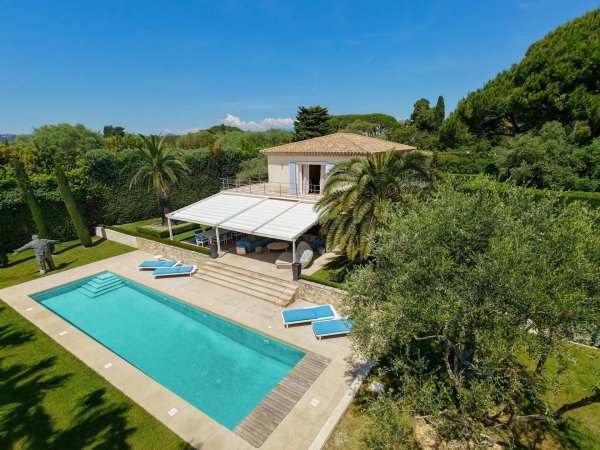 Cap d’Antibes — West Side Elegant Villa in a Private Gated Estate — photo 1
