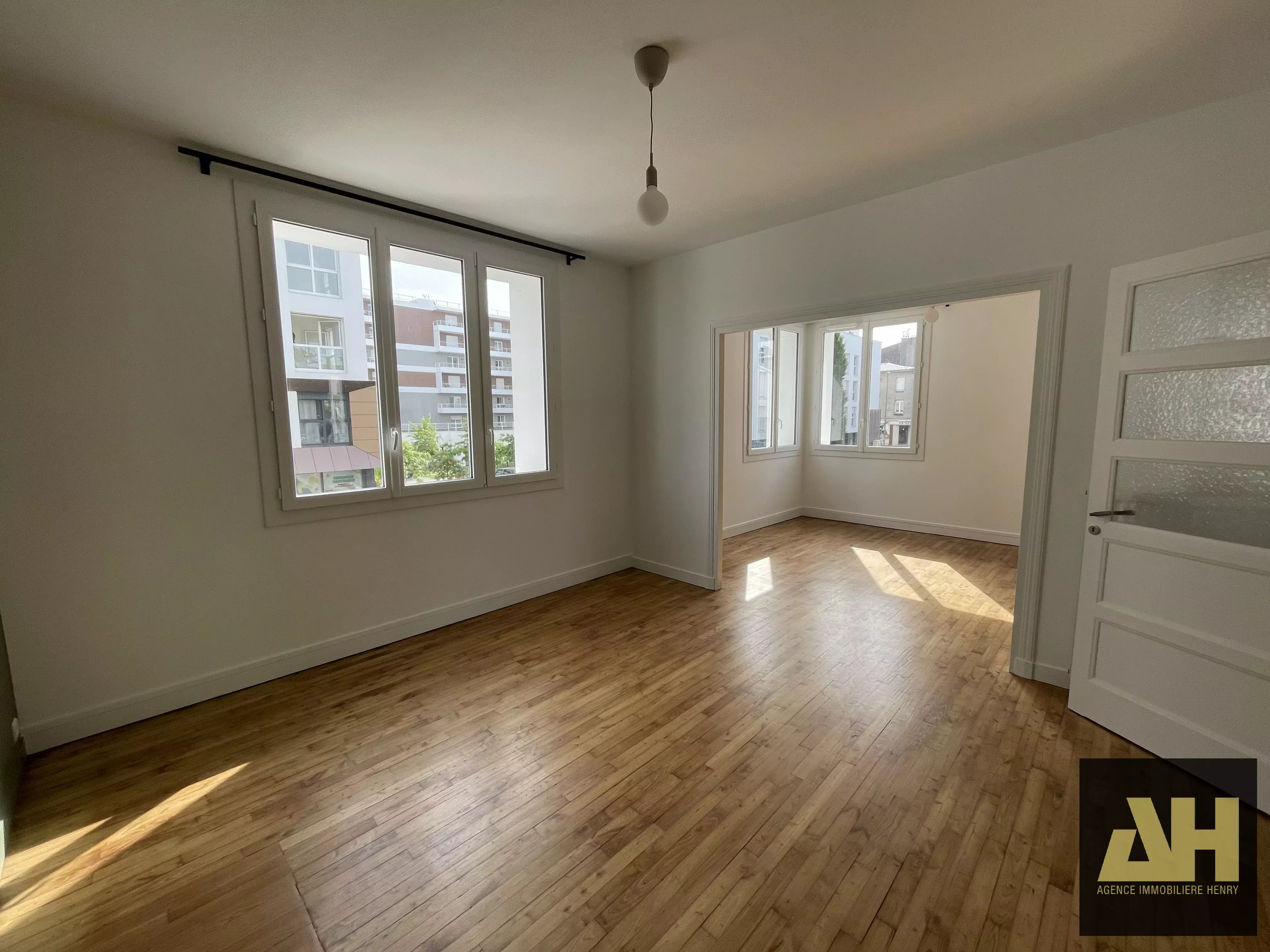 BREST PROX. HOPITAL DES ARMEES SIAM - APPARTEMENT T4 DE 83 M² - ENTIEREMENT RENOVE - PETITE COPROPRIETE