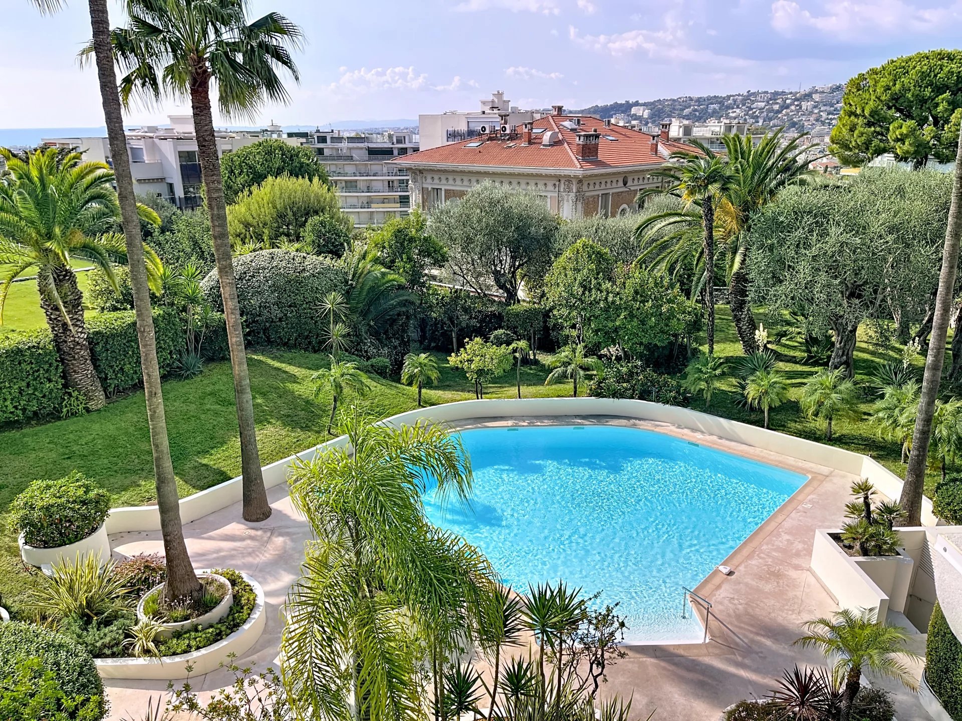 NICE / CIMIEZ - 5 Pièces, Terrasses Vue Mer, Piscine, Cave et Garage