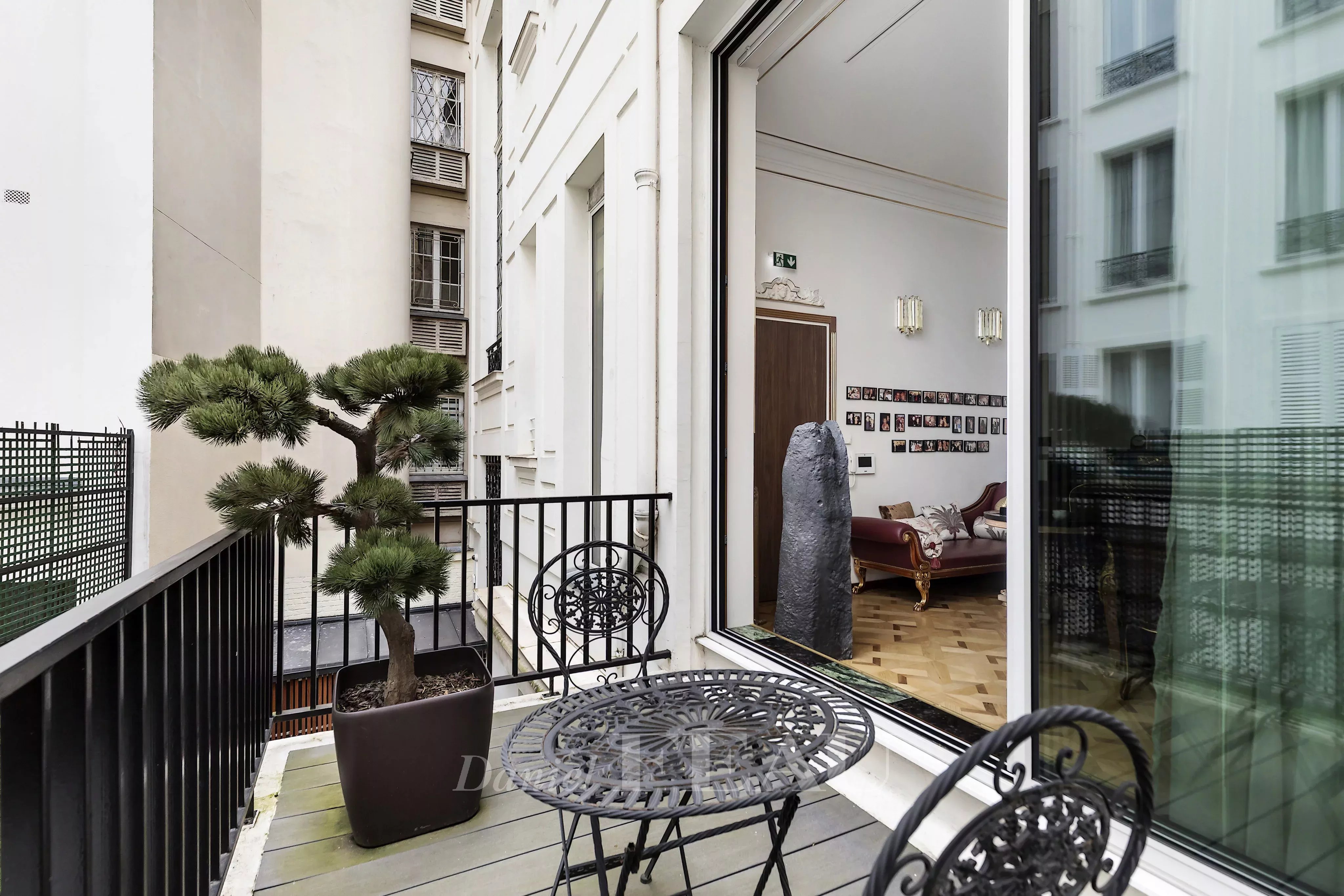 Sale Mansion Paris 8th