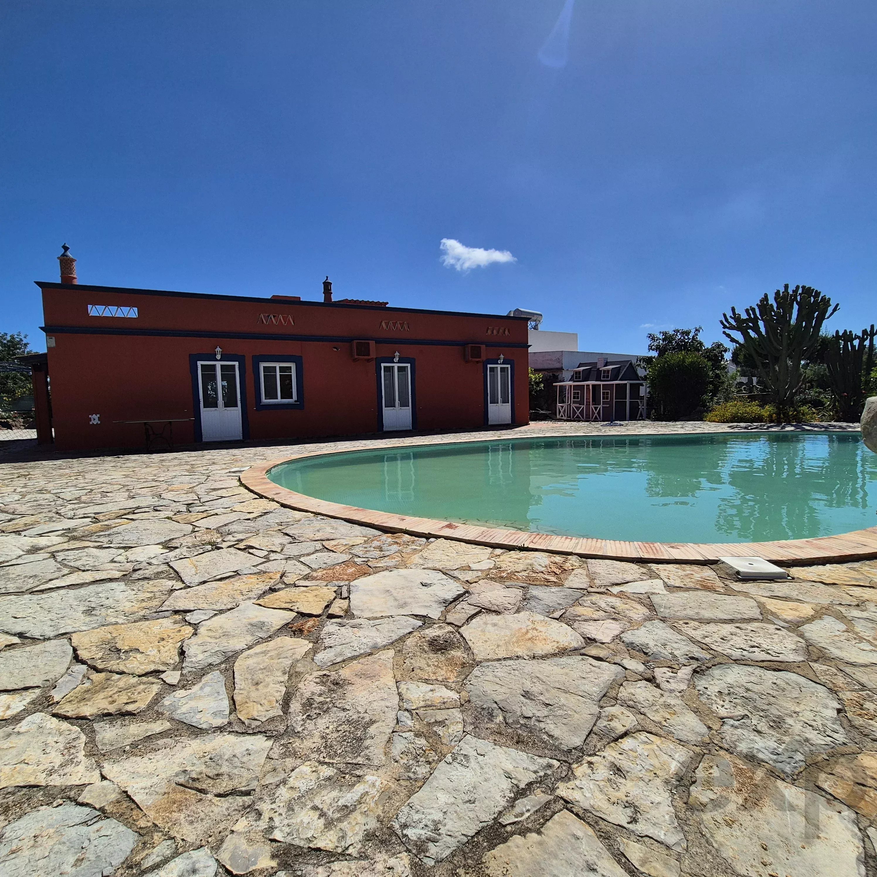 Country house with swimming pool 87034529 image 8