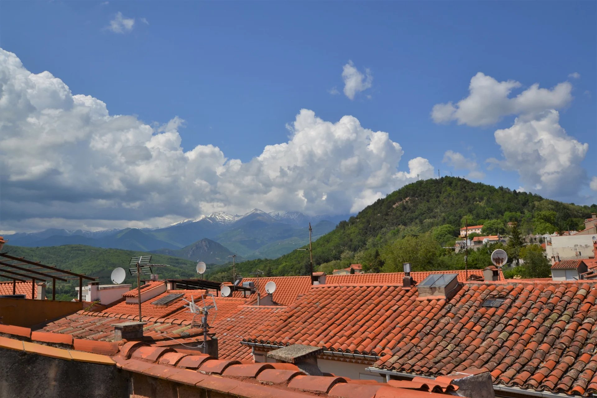 Immeuble à renover  avec appartement habitable