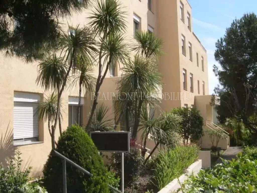 beau F1 avec terrasse + PKG