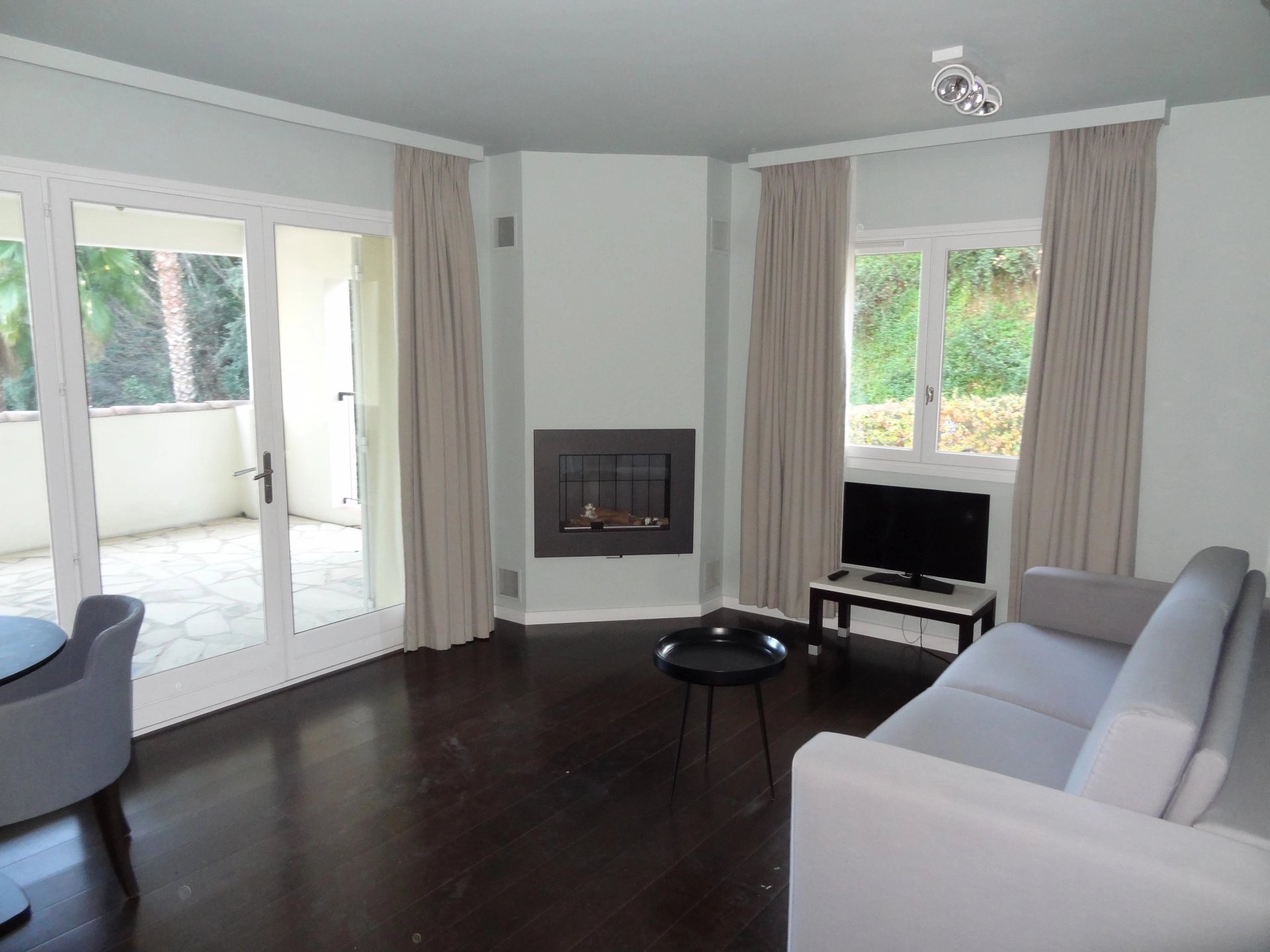 Living-room Wooden floor Fireplace