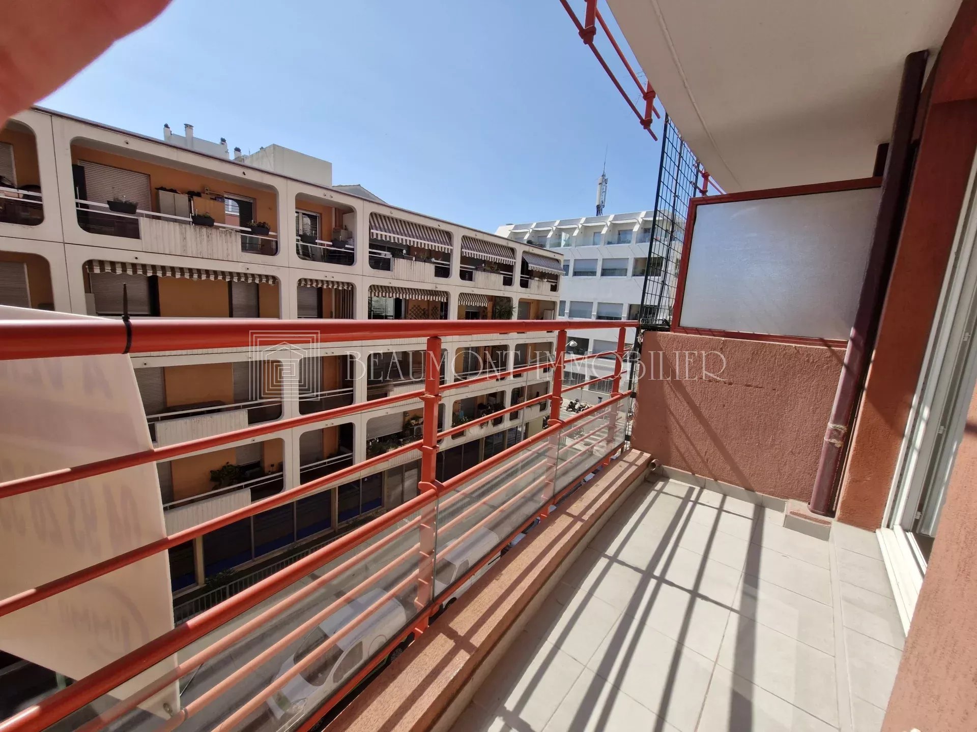 2P quartier Riquier Garibaldi dans Résidence Moderne avec Piscine