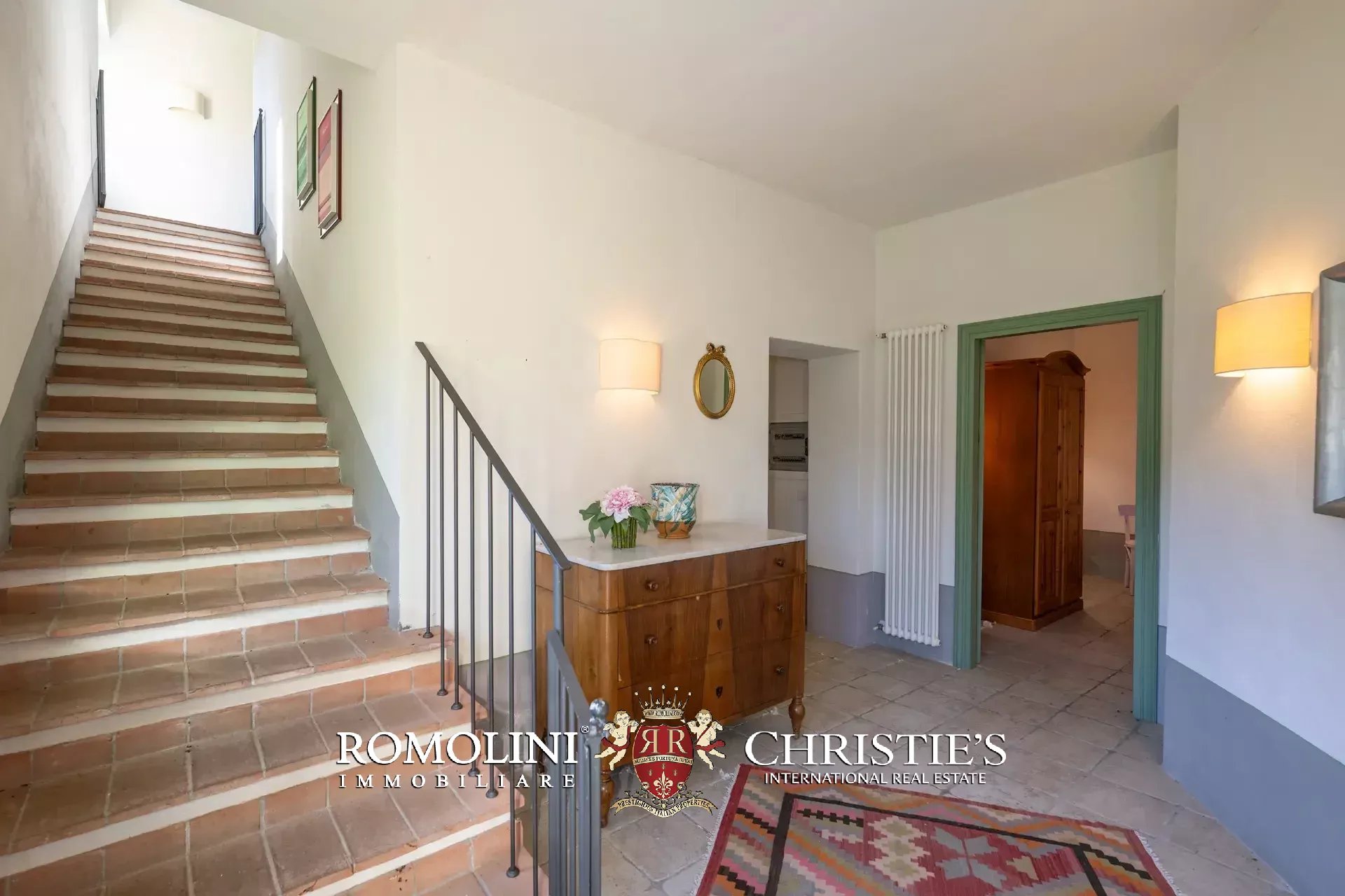 6 Bedroom Villa/Townhouse's Image 32
