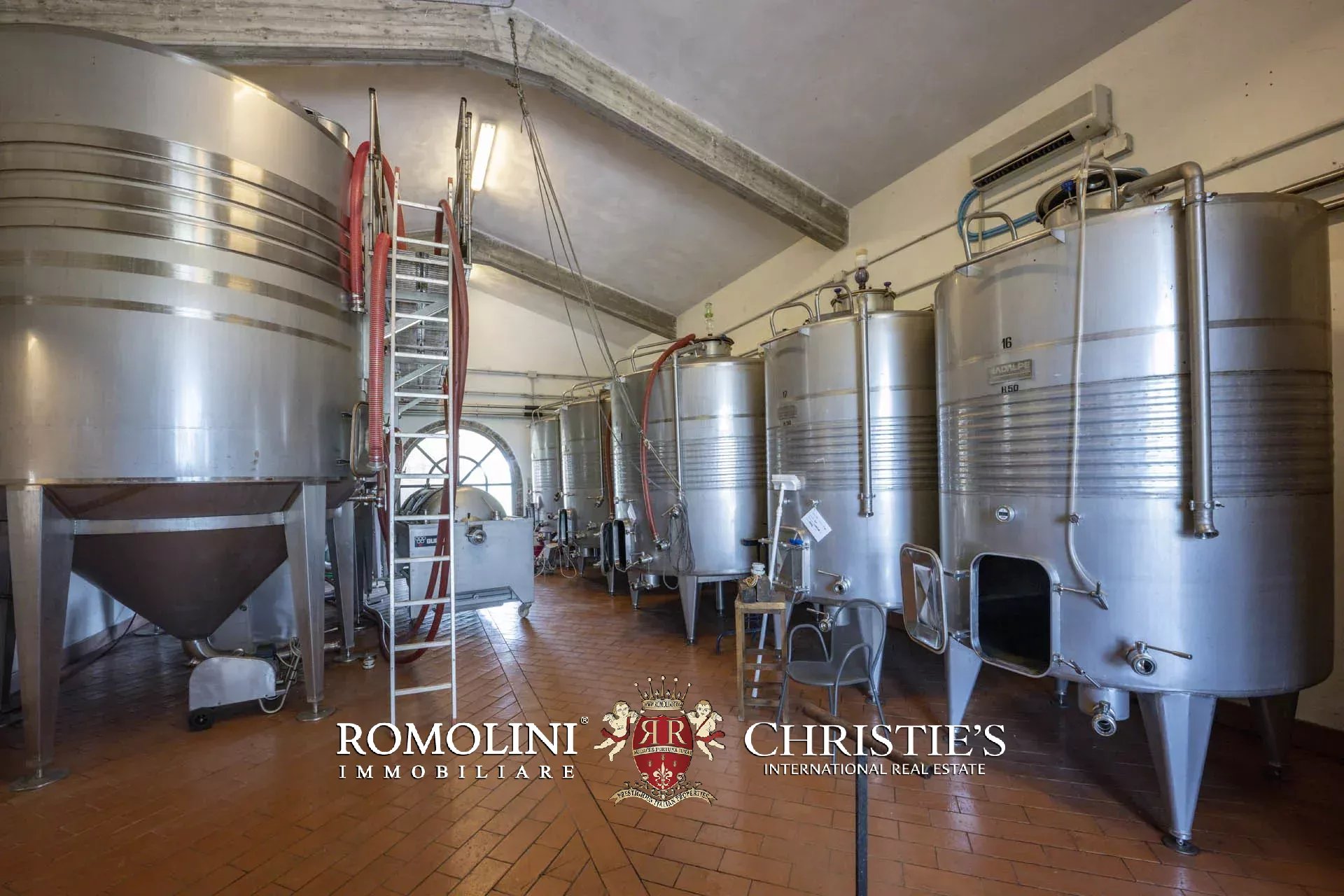 34 Bedroom Vineyard's Image 38