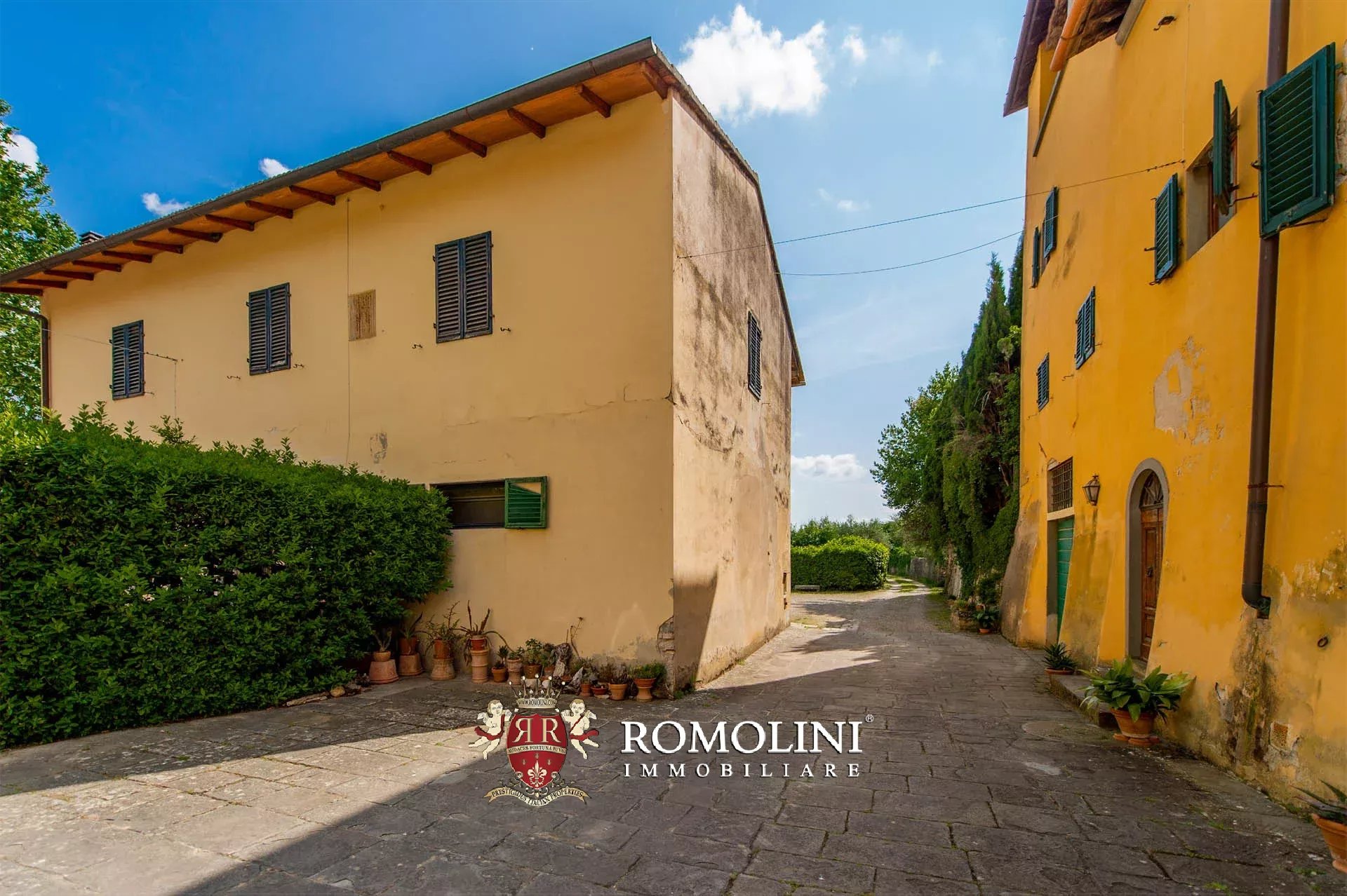 16 Bedroom Vineyard's Image 28